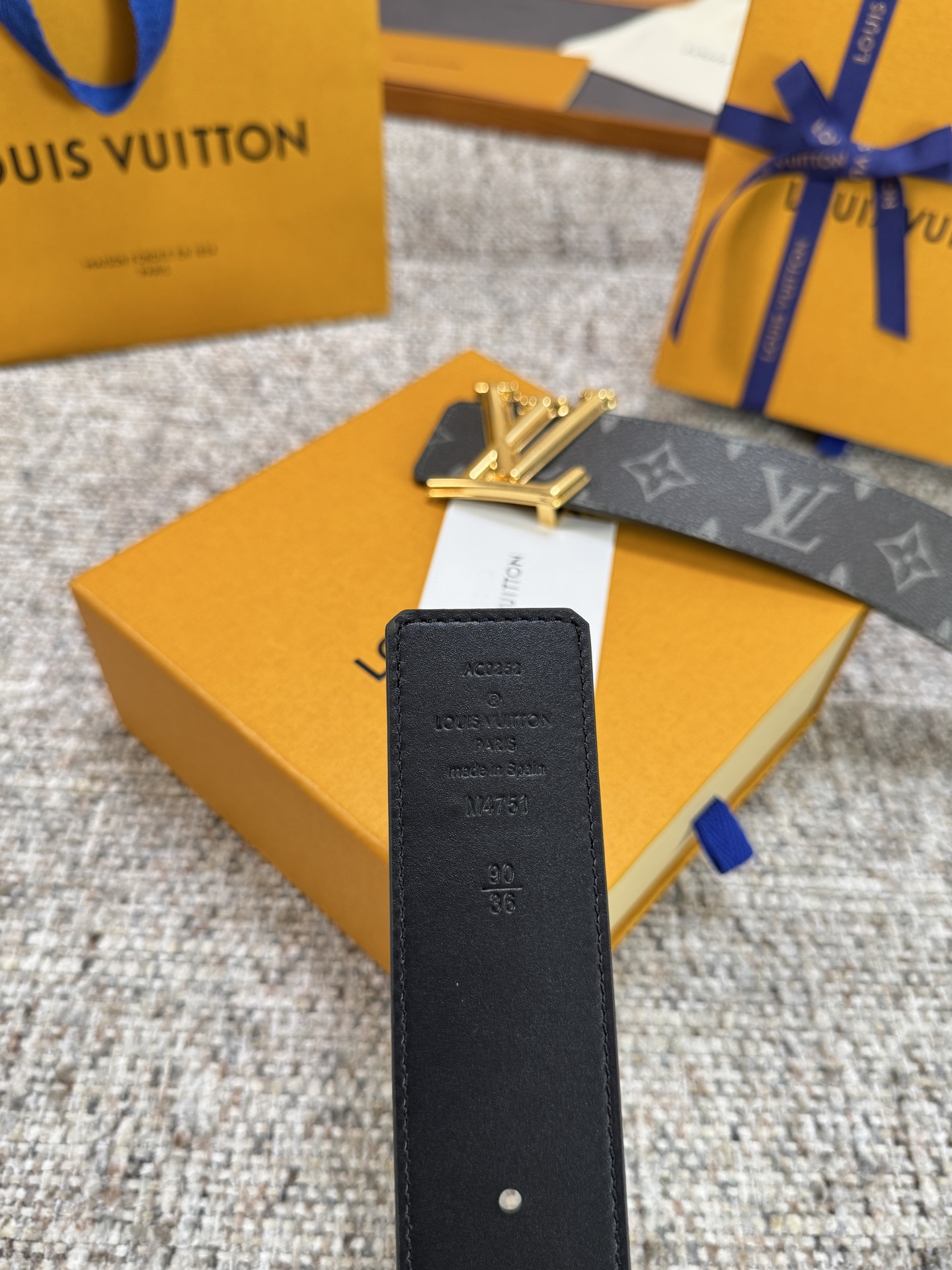 Louis Vuitton LV腰带 PVC皮底系列 原厂五金 精致手工绘边 柔软舒适 宽4.0