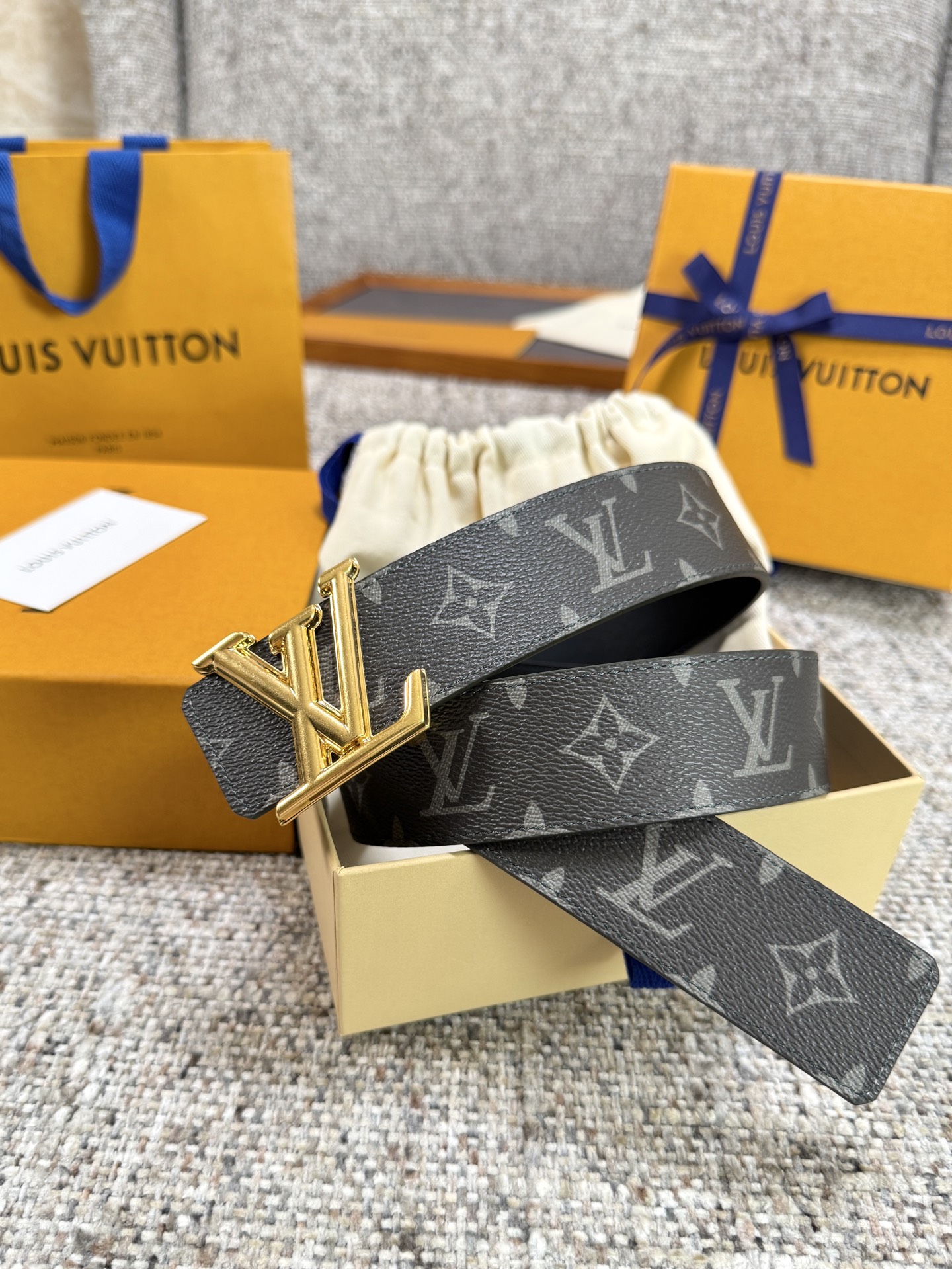Louis Vuitton LV腰带 PVC皮底系列 原厂五金 精致手工绘边 柔软舒适 宽4.0