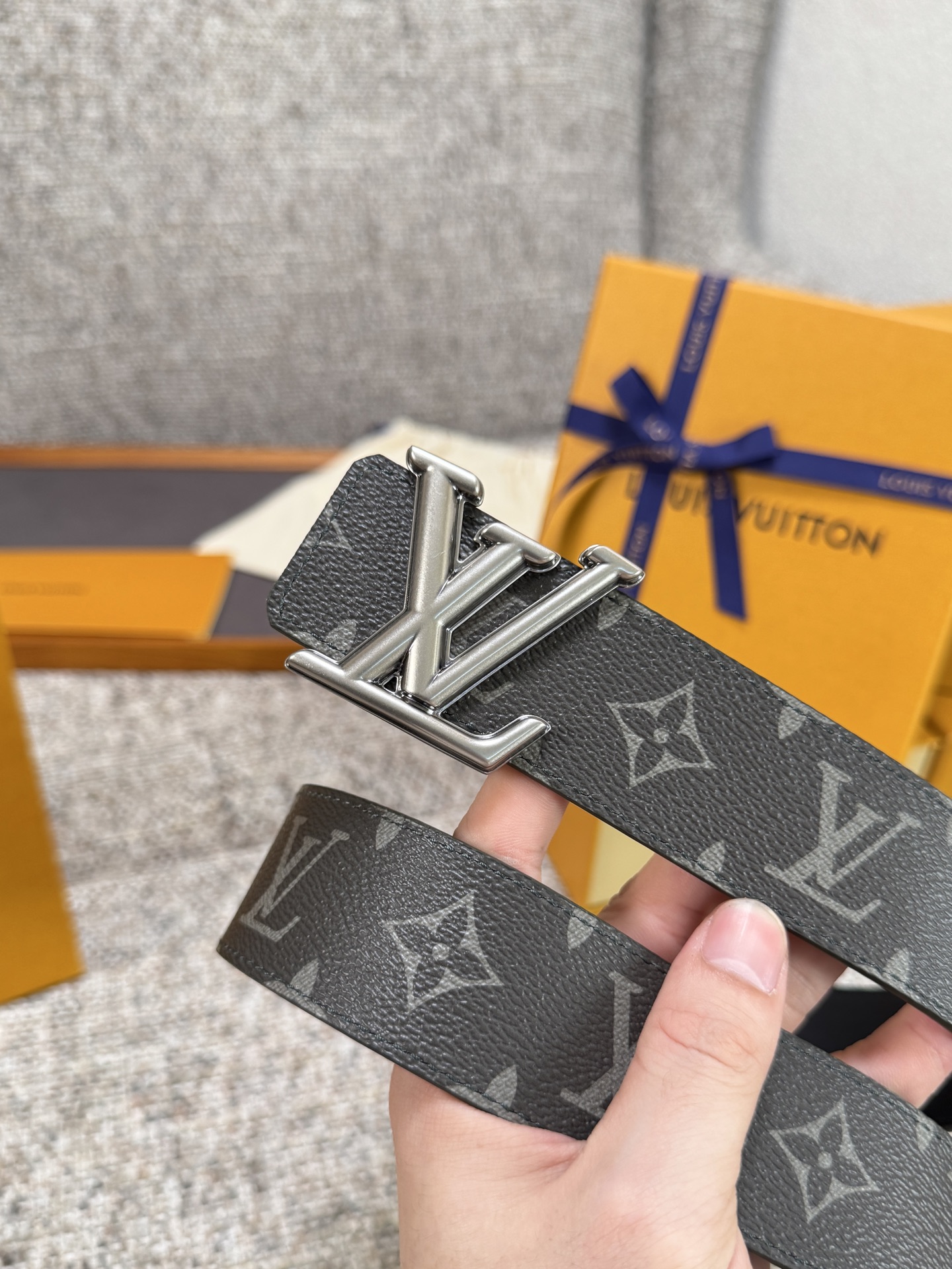 Louis Vuitton LV腰带 PVC皮底系列 原厂五金 精致手工绘边 柔软舒适 宽4.0