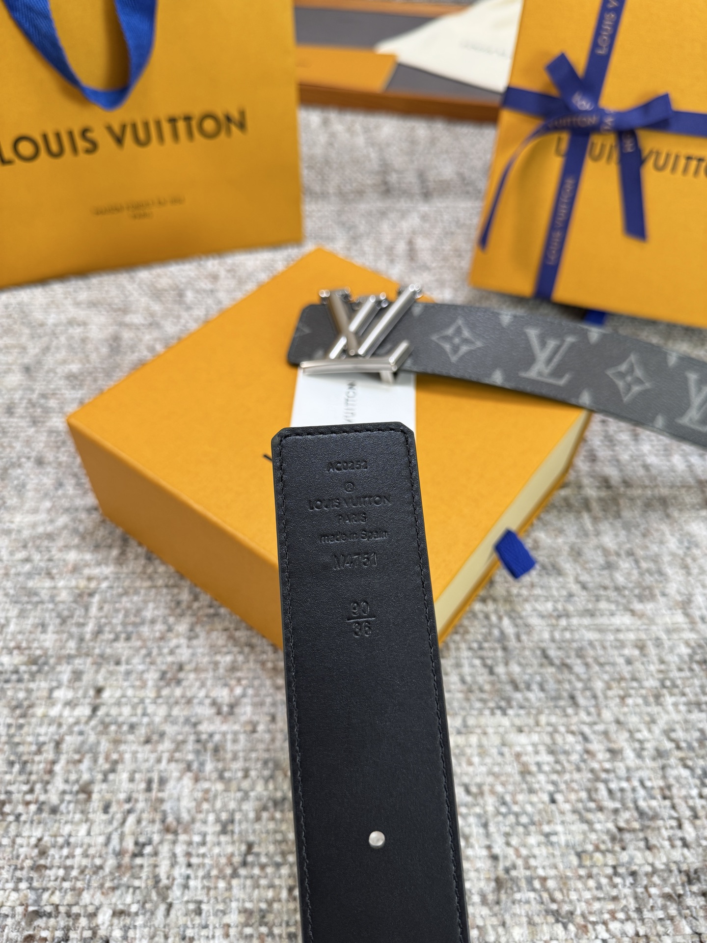 Louis Vuitton LV腰带 PVC皮底系列 原厂五金 精致手工绘边 柔软舒适 宽4.0