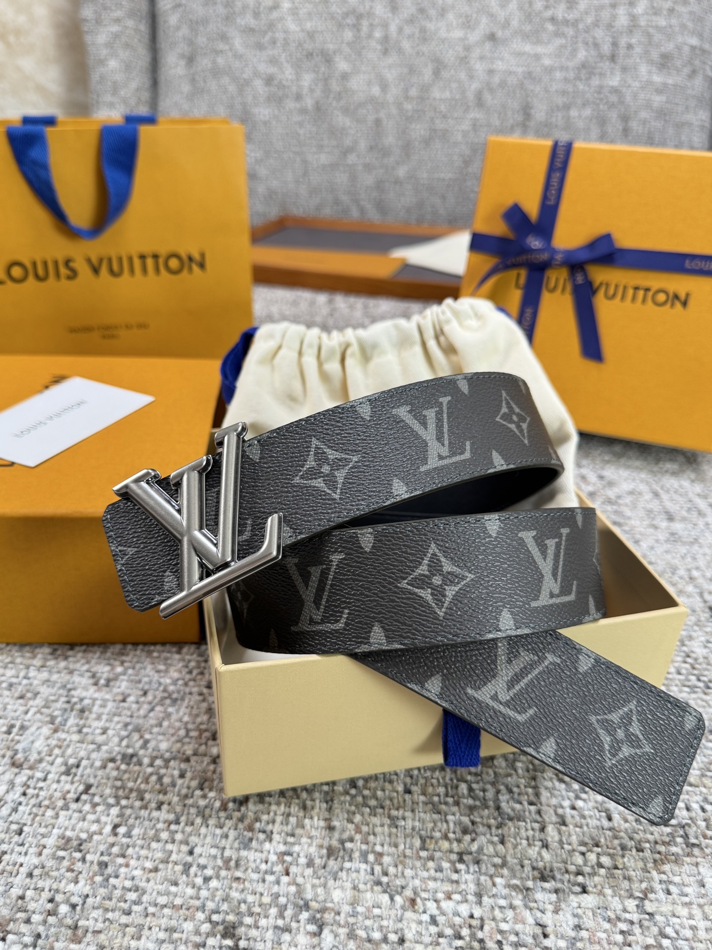Louis Vuitton LV腰带 PVC皮底系列 原厂五金 精致手工绘边 柔软舒适 宽4.0