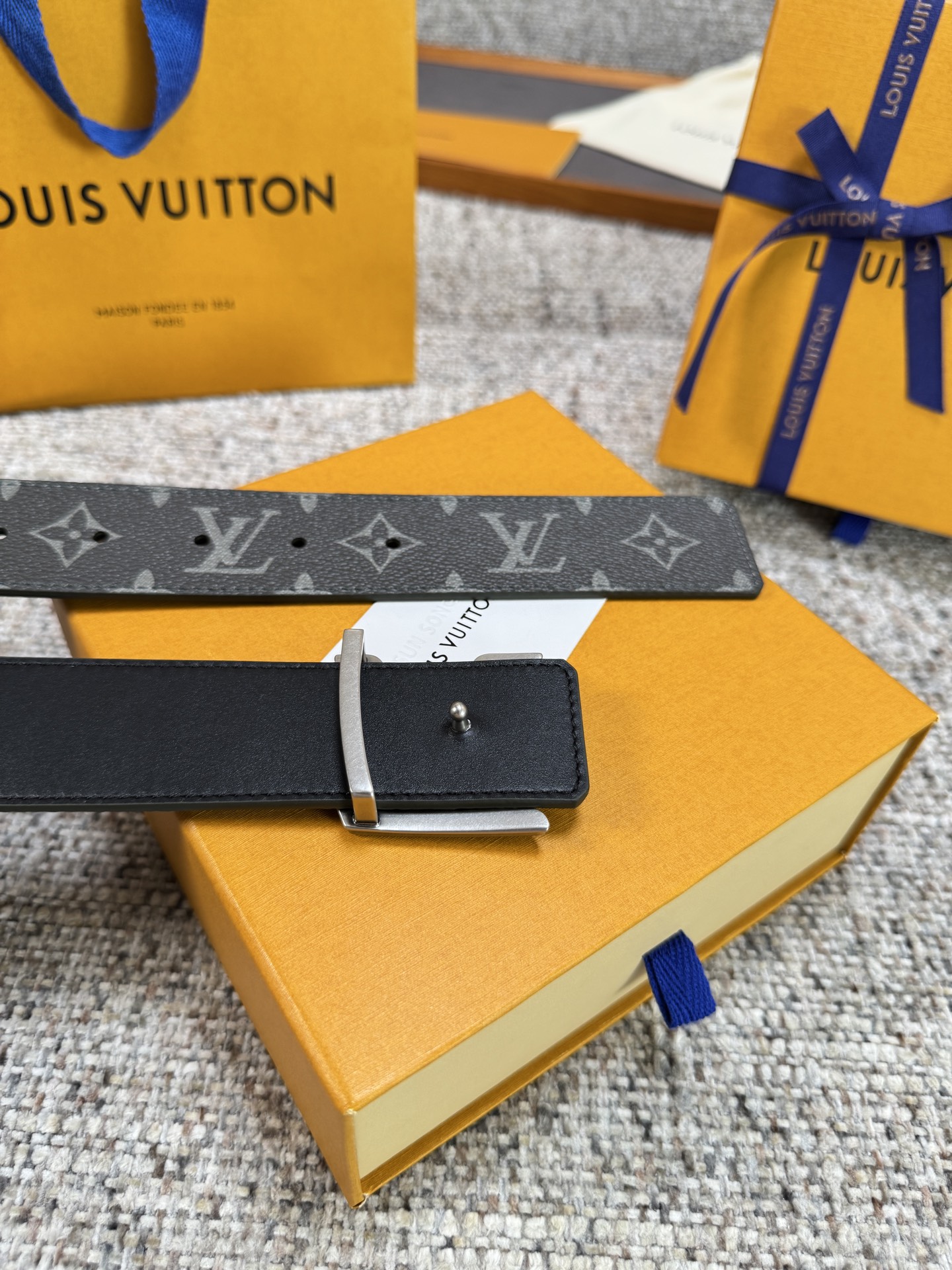 Louis Vuitton LV腰带 PVC皮底系列 原厂五金 精致手工绘边 柔软舒适 宽4.0