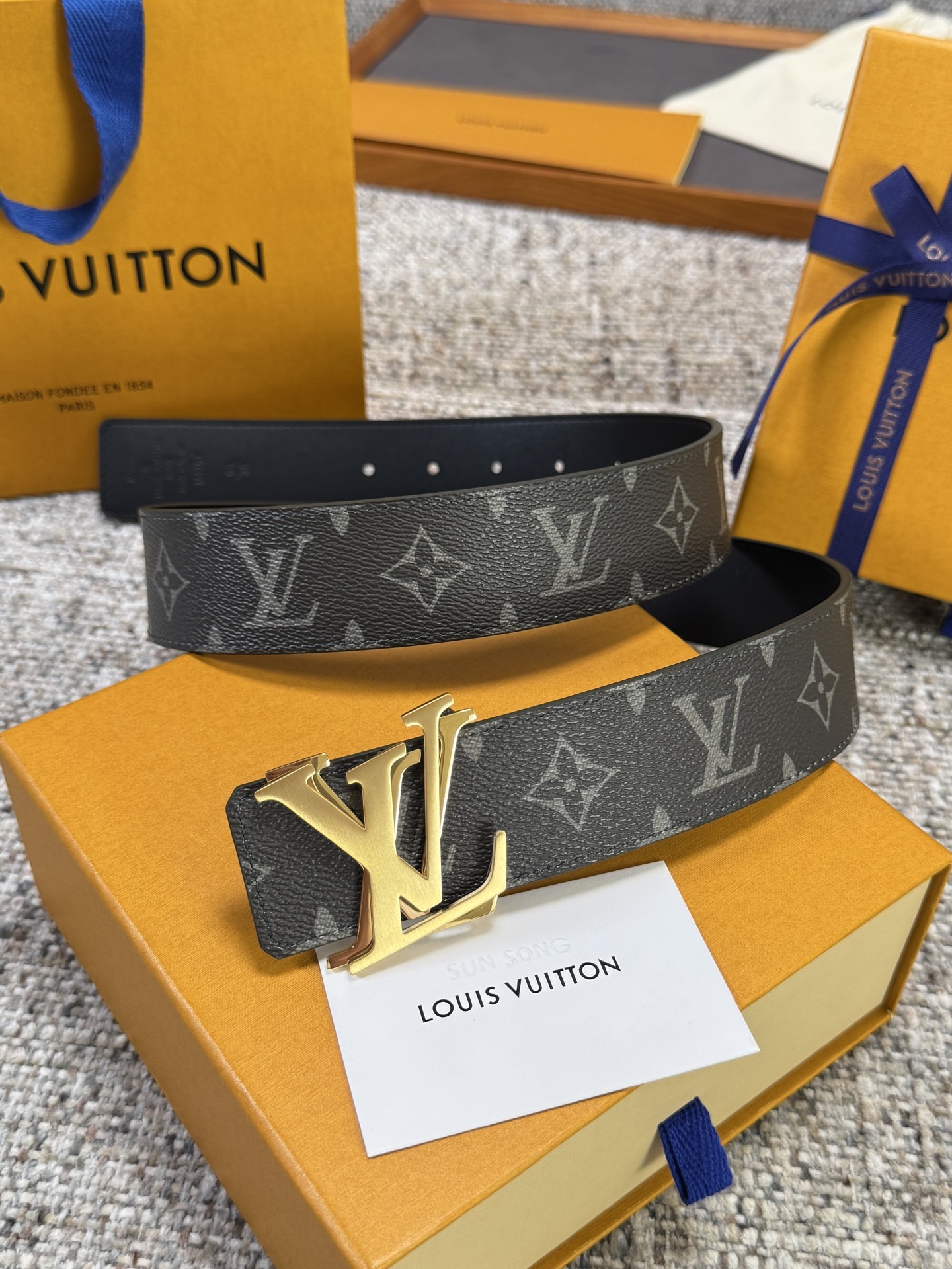 NO:860919,Original Louis Vuitton LV belt, green presbyopic leather bottom series, original hardware, exquisite hand-painted edges, soft and comfortable, width 4.0, belt, louis vuitton, louis vuitton19860909原单 Louis Vuitton LV腰带 绿色老花皮底系列 原厂五金 精致手工绘边 柔软舒适 宽4.0,皮带,louis vuitton,louis vuitton,Belt