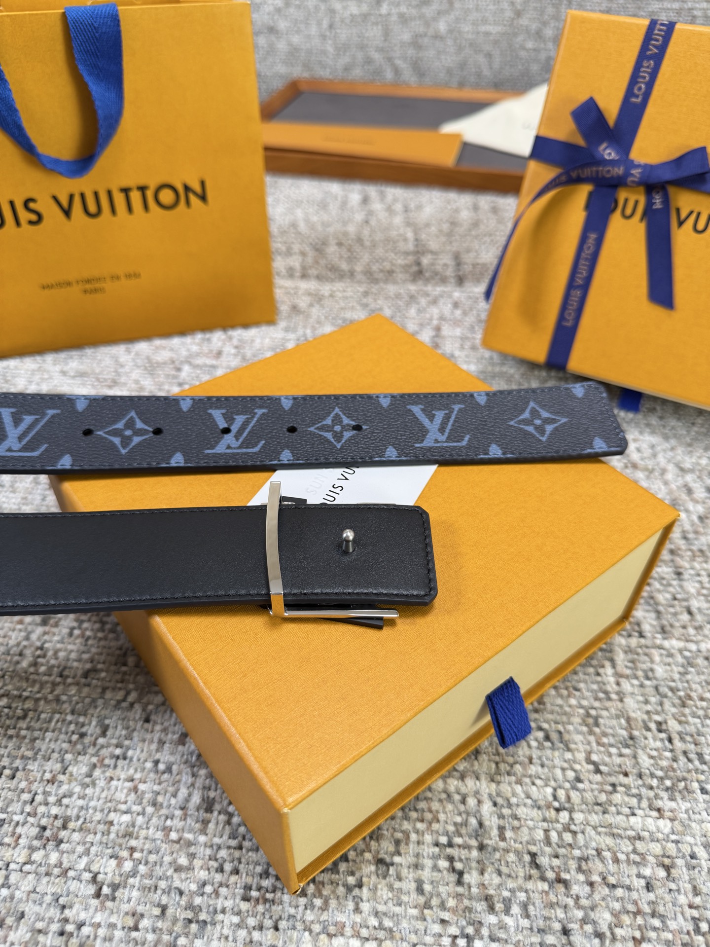 Louis Vuitton LV腰带 蓝色老花皮底系列 原厂五金 精致手工绘边 柔软舒适 宽4.0