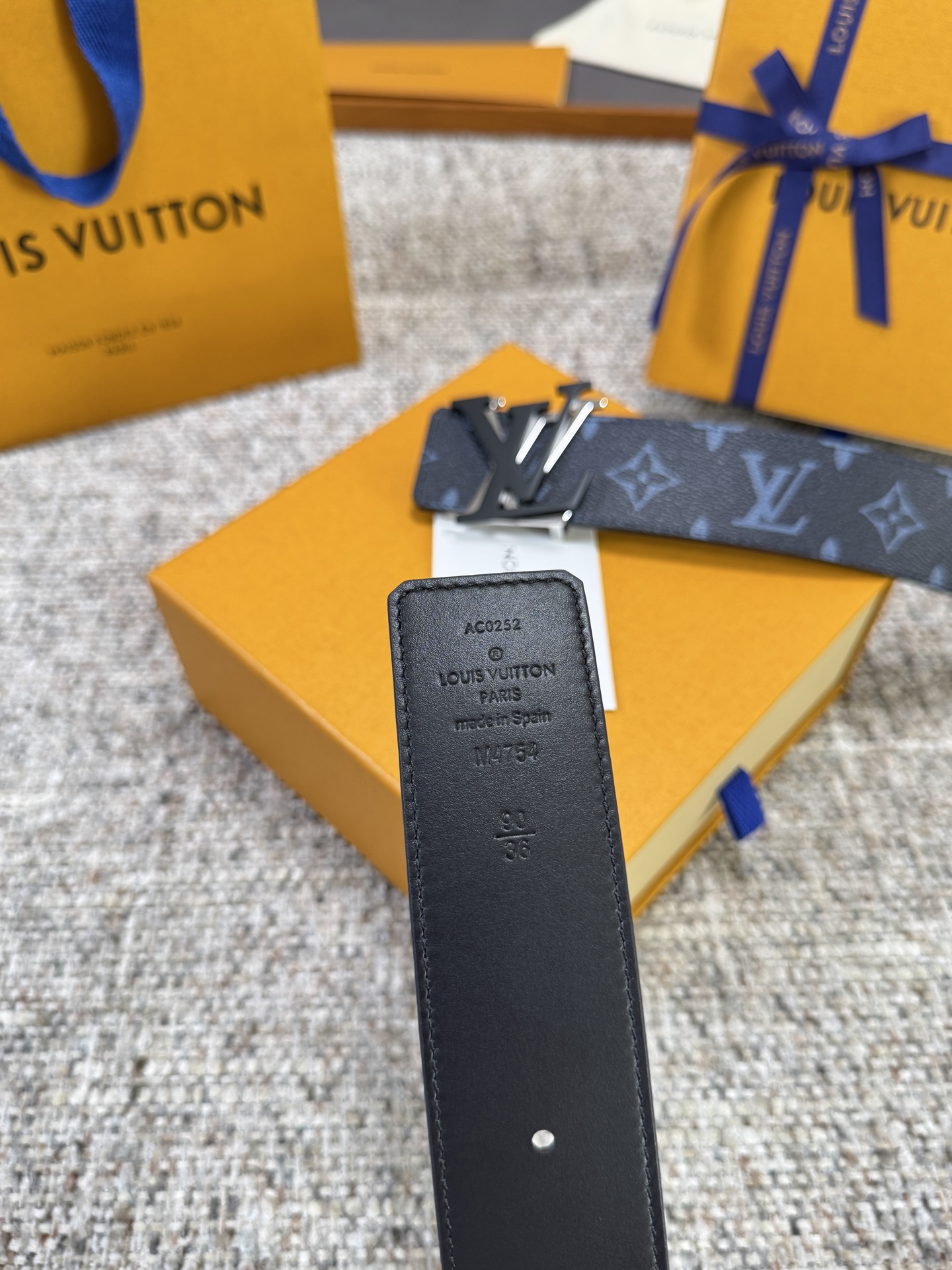 Louis Vuitton LV腰带 蓝色老花皮底系列 原厂五金 精致手工绘边 柔软舒适 宽4.0