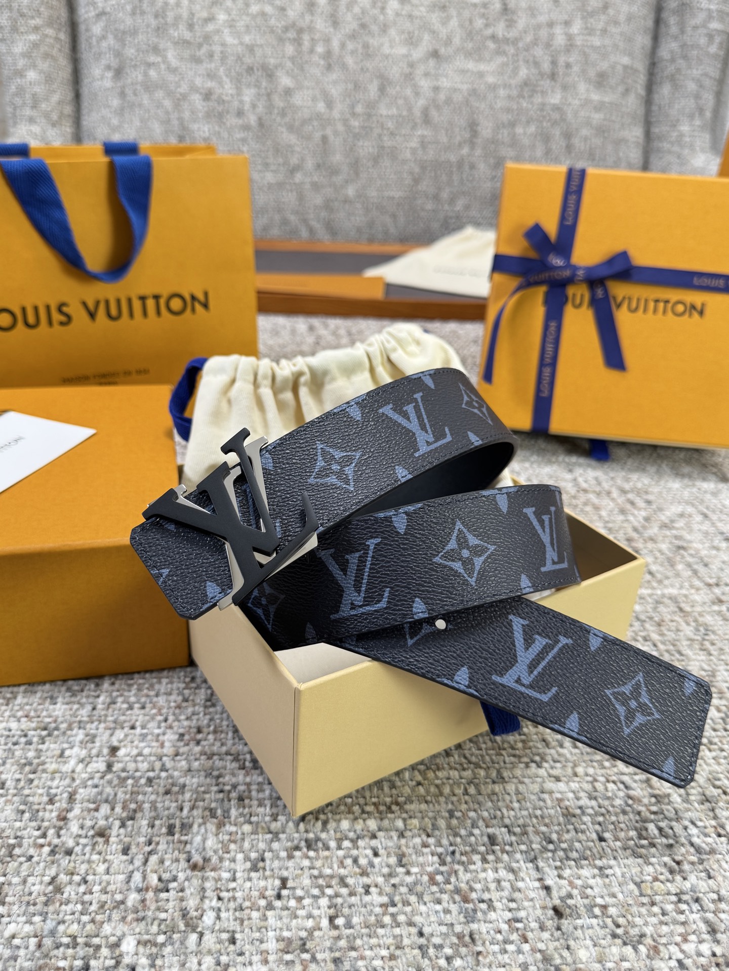 Louis Vuitton LV腰带 蓝色老花皮底系列 原厂五金 精致手工绘边 柔软舒适 宽4.0