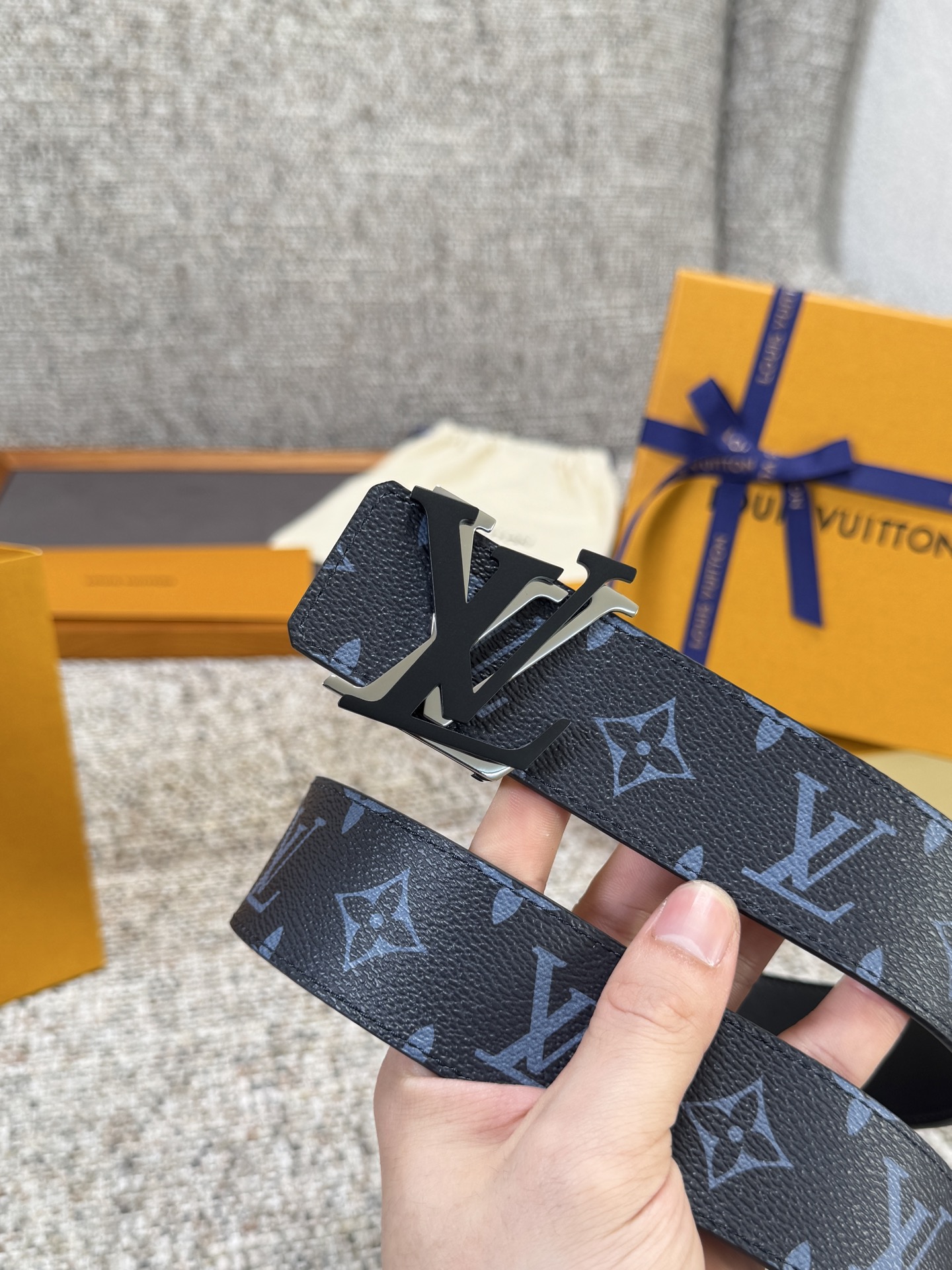 Louis Vuitton LV腰带 蓝色老花皮底系列 原厂五金 精致手工绘边 柔软舒适 宽4.0