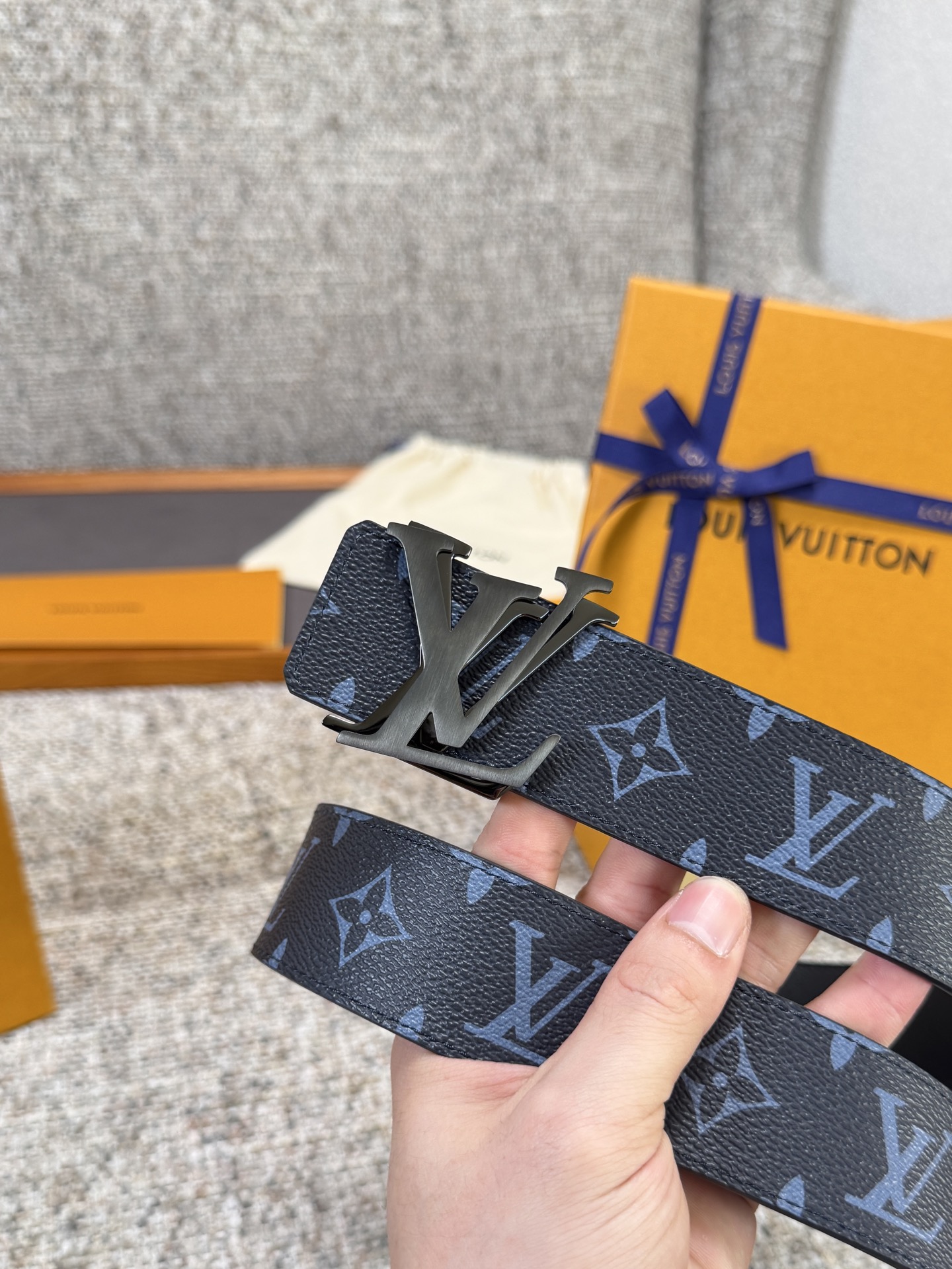 Louis Vuitton LV腰带 蓝色老花皮底系列 原厂五金 精致手工绘边 柔软舒适 宽4.0
