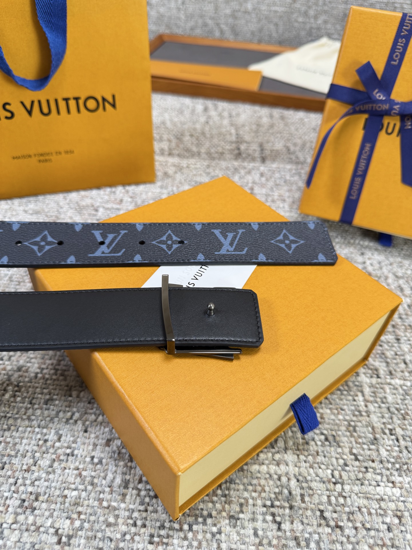 Louis Vuitton LV腰带 蓝色老花皮底系列 原厂五金 精致手工绘边 柔软舒适 宽4.0