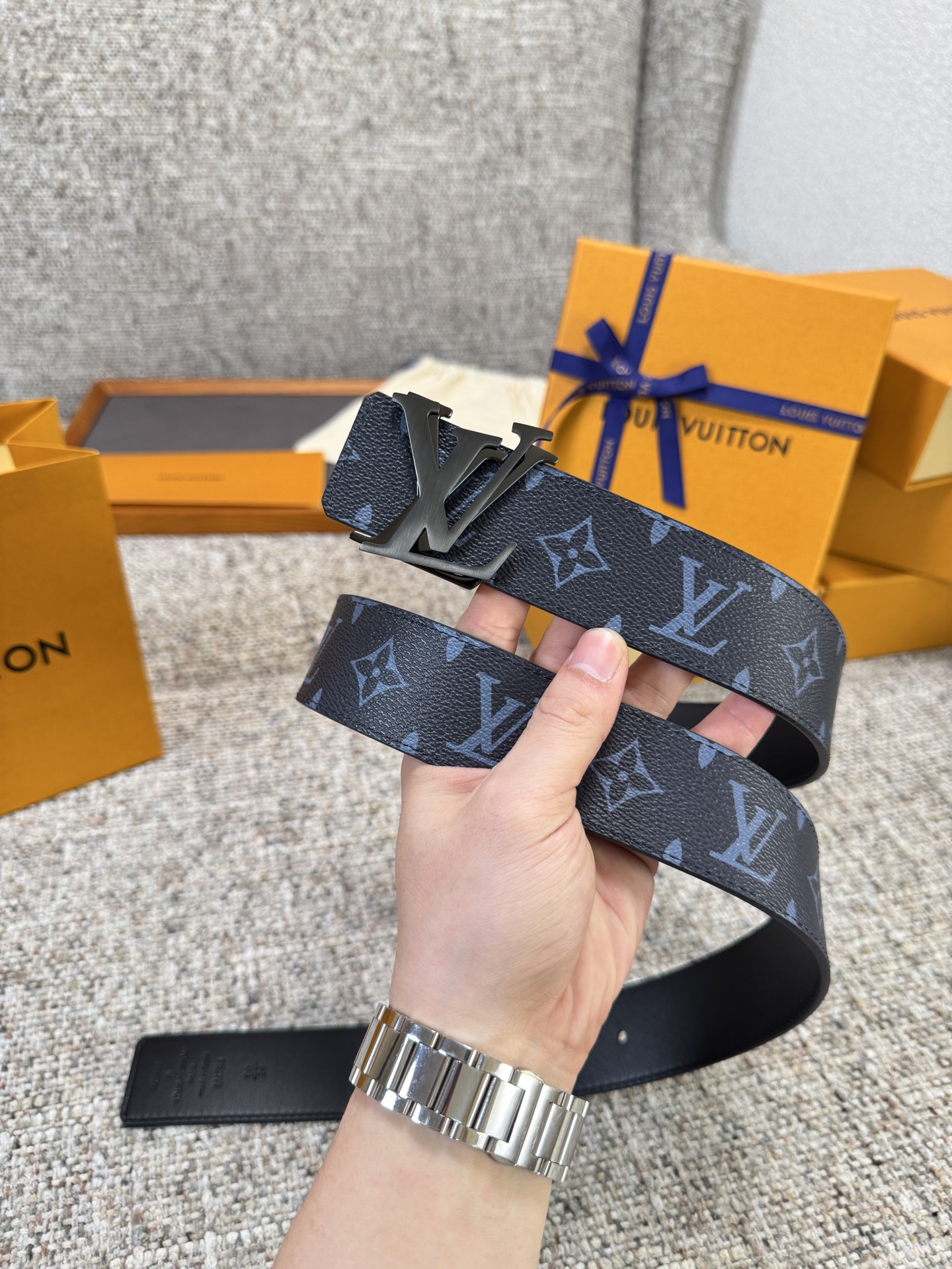 Louis Vuitton LV腰带 蓝色老花皮底系列 原厂五金 精致手工绘边 柔软舒适 宽4.0