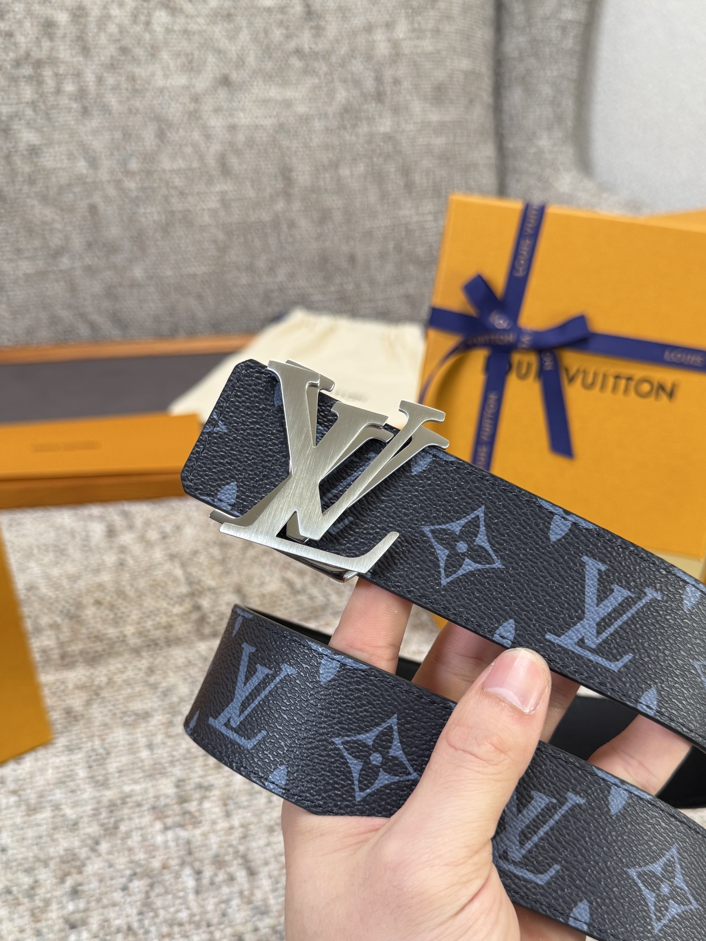 Louis Vuitton LV腰带 蓝色老花皮底系列 原厂五金 精致手工绘边 柔软舒适 宽4.0