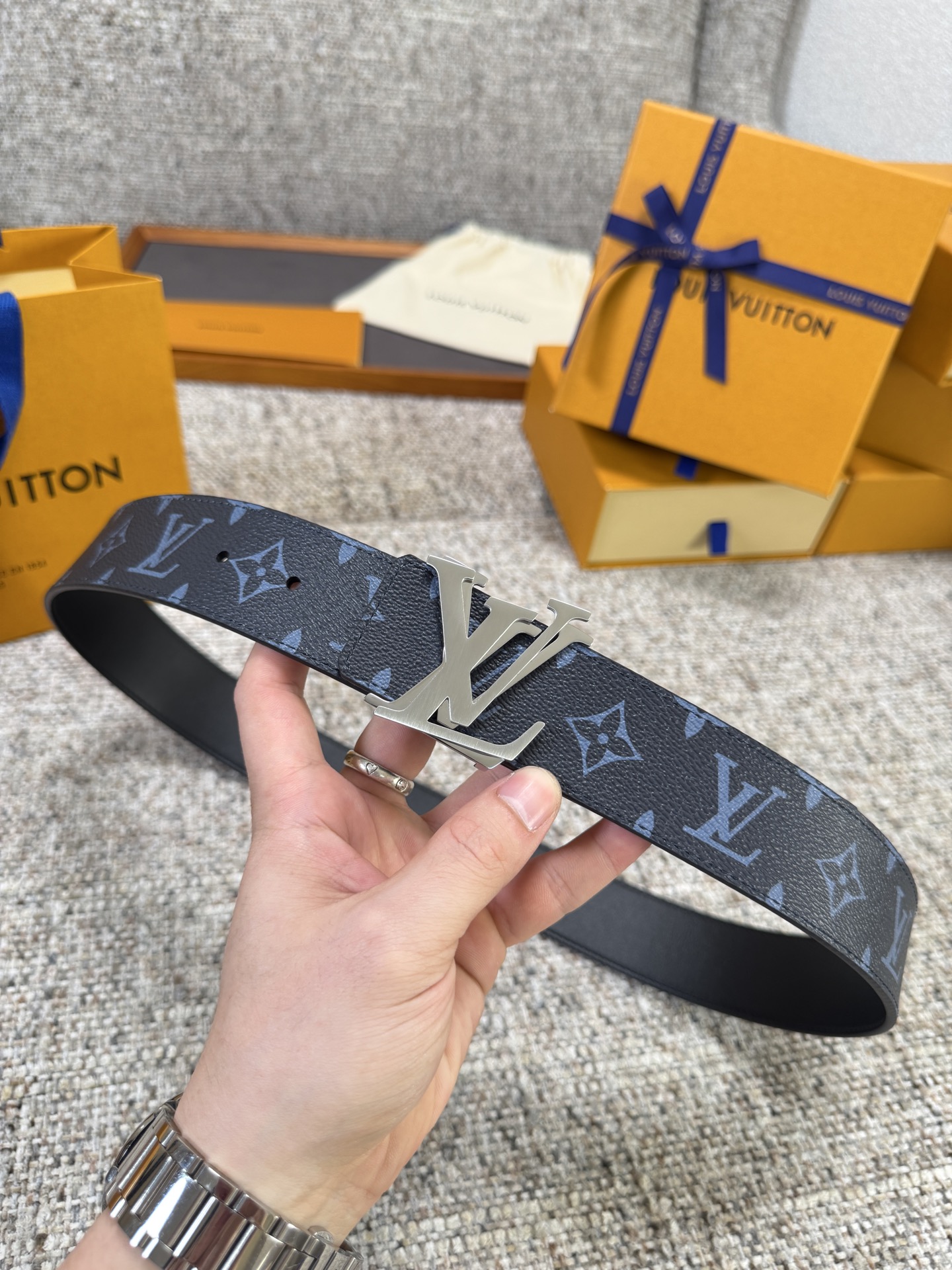 Louis Vuitton LV腰带 蓝色老花皮底系列 原厂五金 精致手工绘边 柔软舒适 宽4.0