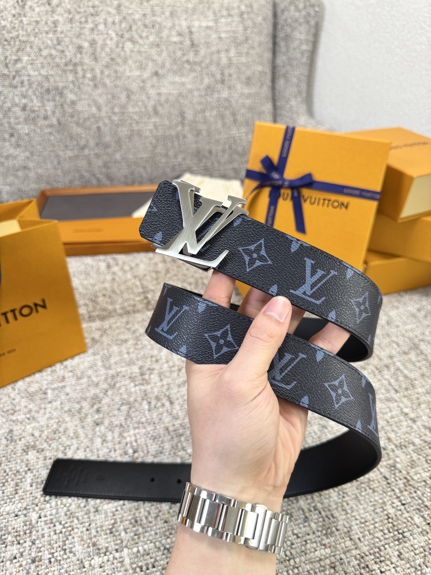 Louis Vuitton LV腰带 蓝色老花皮底系列 原厂五金 精致手工绘边 柔软舒适 宽4.0