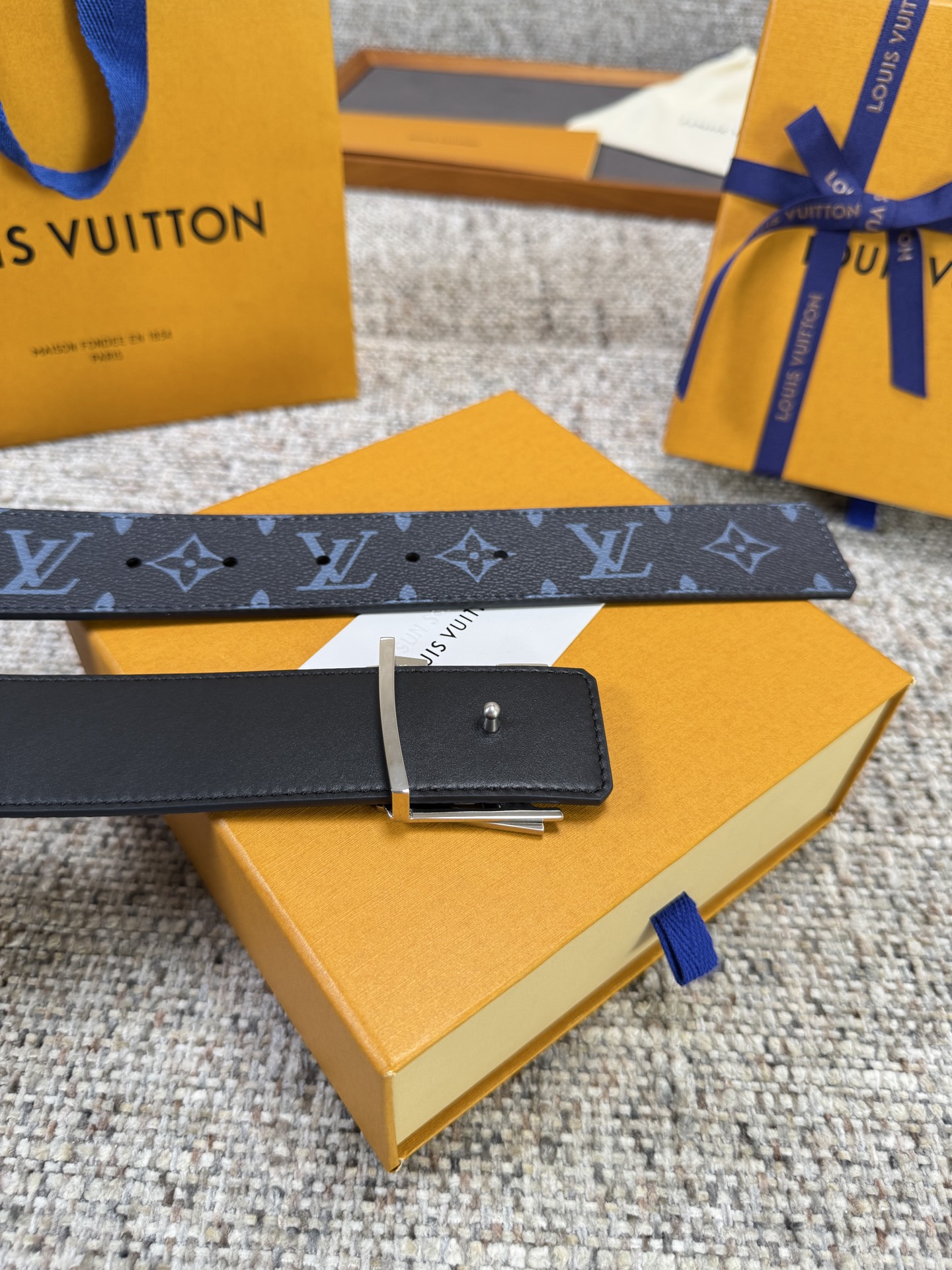 Louis Vuitton LV腰带 蓝色老花皮底系列 原厂五金 精致手工绘边 柔软舒适 宽4.0