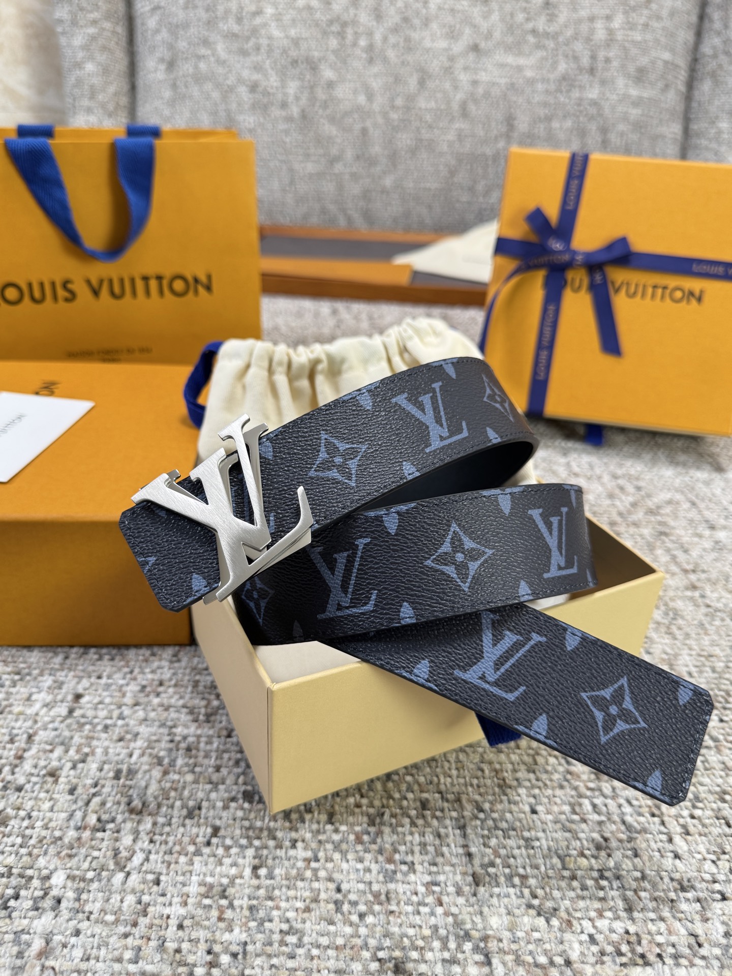 Louis Vuitton LV腰带 蓝色老花皮底系列 原厂五金 精致手工绘边 柔软舒适 宽4.0