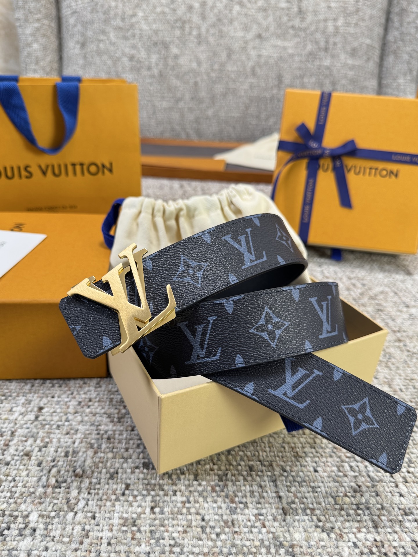 Louis Vuitton LV腰带 蓝色老花皮底系列 原厂五金 精致手工绘边 柔软舒适 宽4.0