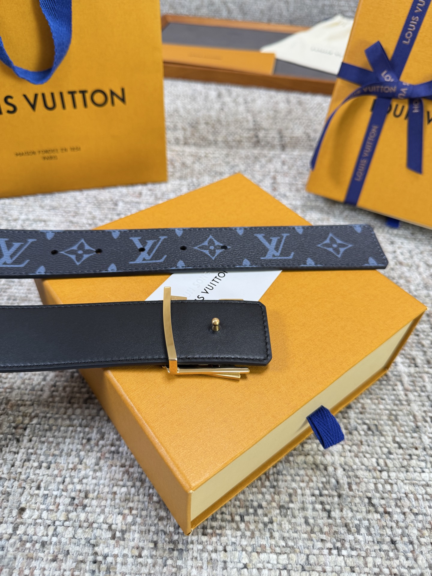 Louis Vuitton LV腰带 蓝色老花皮底系列 原厂五金 精致手工绘边 柔软舒适 宽4.0