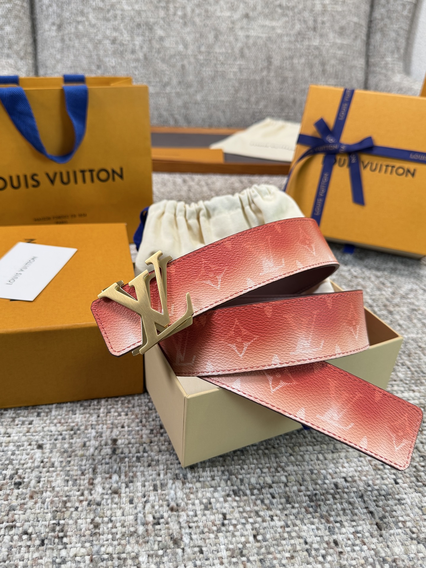 Louis Vuitton LV腰带 粉色老花皮底系列 原厂五金 精致手工绘边 柔软舒适 宽4.0