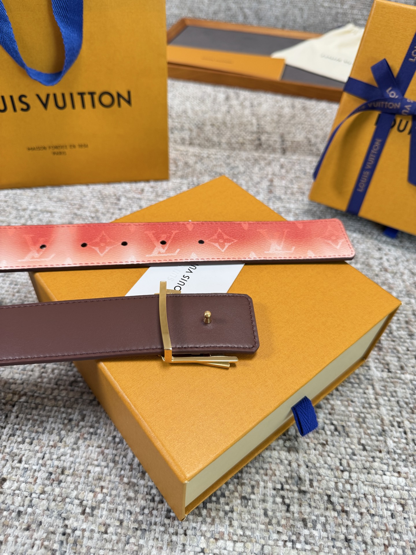 Louis Vuitton LV腰带 粉色老花皮底系列 原厂五金 精致手工绘边 柔软舒适 宽4.0