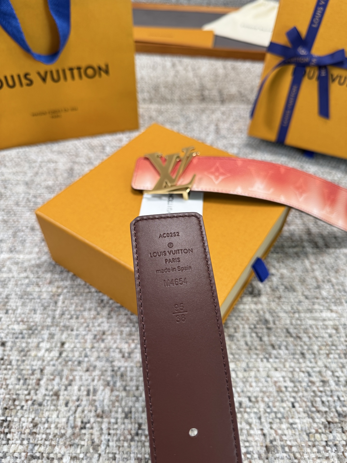 Louis Vuitton LV腰带 粉色老花皮底系列 原厂五金 精致手工绘边 柔软舒适 宽4.0