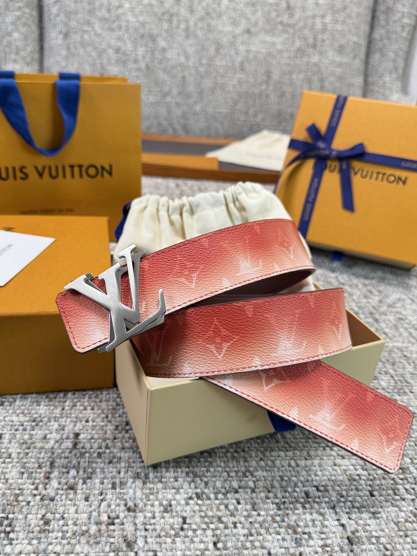 Louis Vuitton LV腰带粉色老花皮底系列 原厂五金 精致手工绘边 柔软舒适 宽4.0