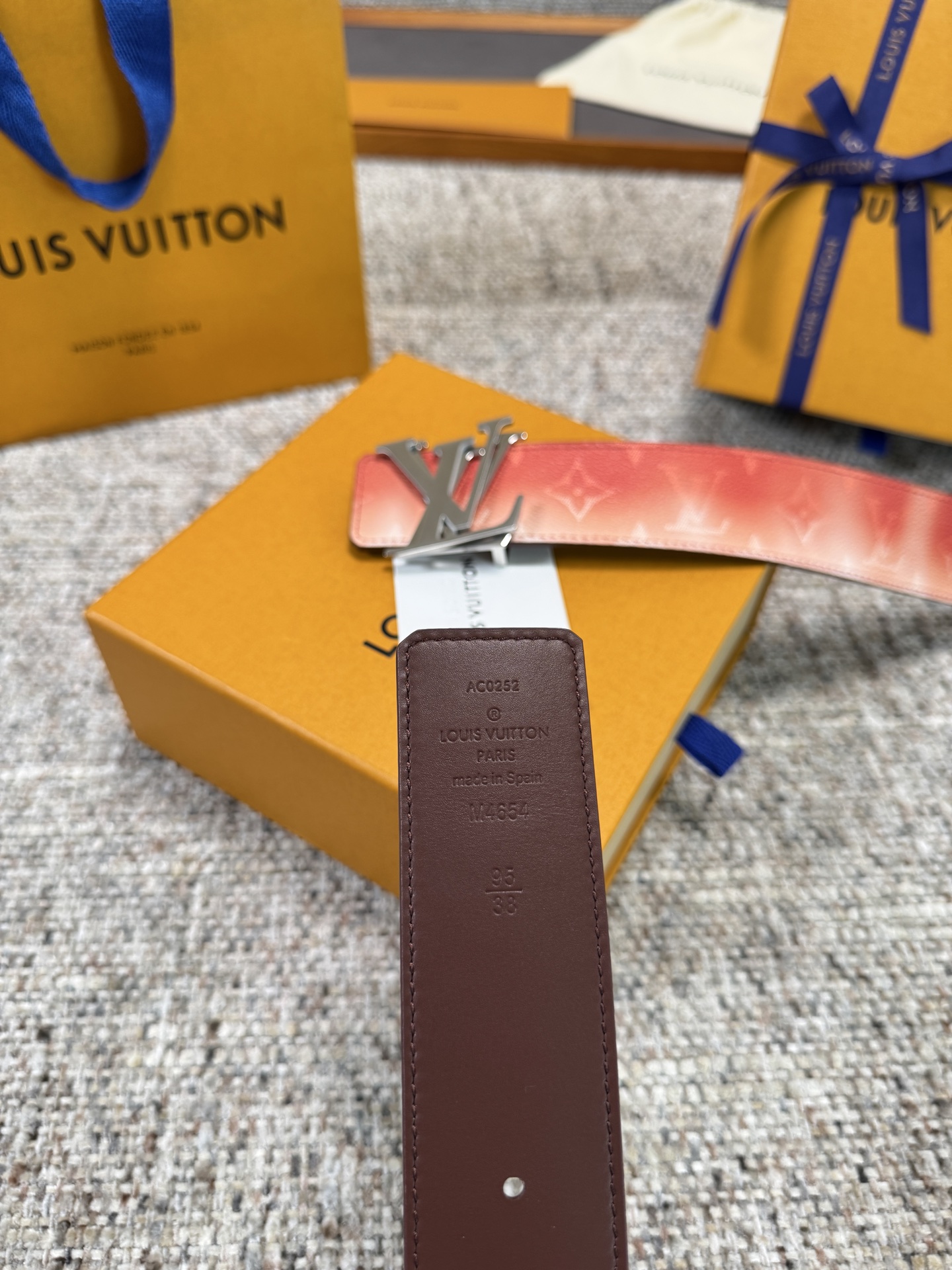 Louis Vuitton LV腰带粉色老花皮底系列 原厂五金 精致手工绘边 柔软舒适 宽4.0