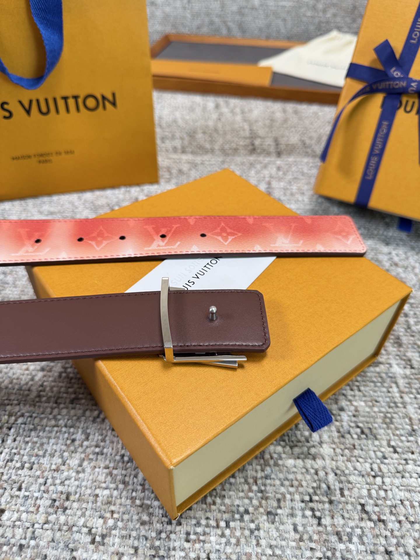 Louis Vuitton LV腰带粉色老花皮底系列 原厂五金 精致手工绘边 柔软舒适 宽4.0