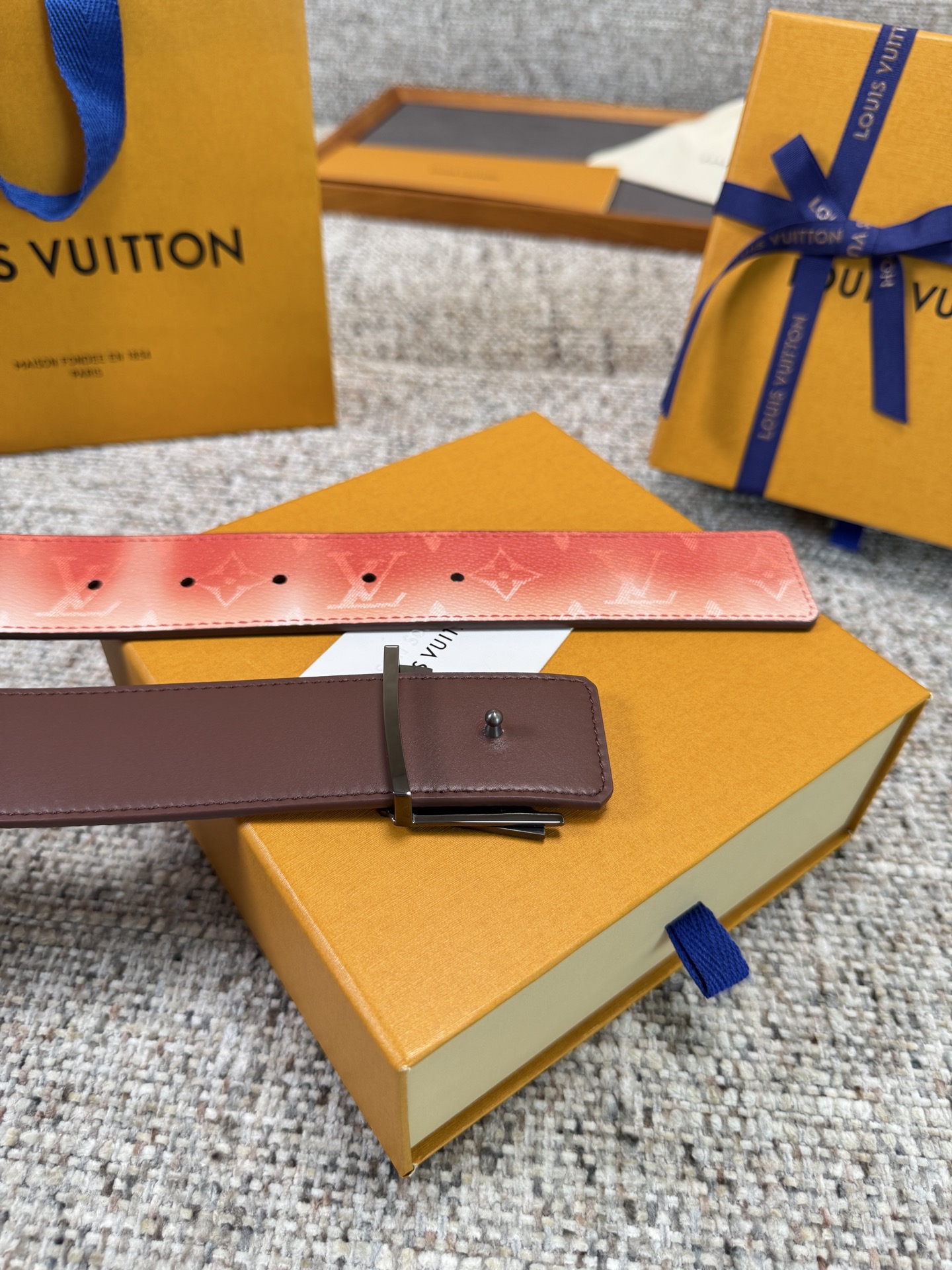 Louis Vuitton LV腰带 粉色老花皮底系列 原厂五金 精致手工绘边 柔软舒适 宽4.0