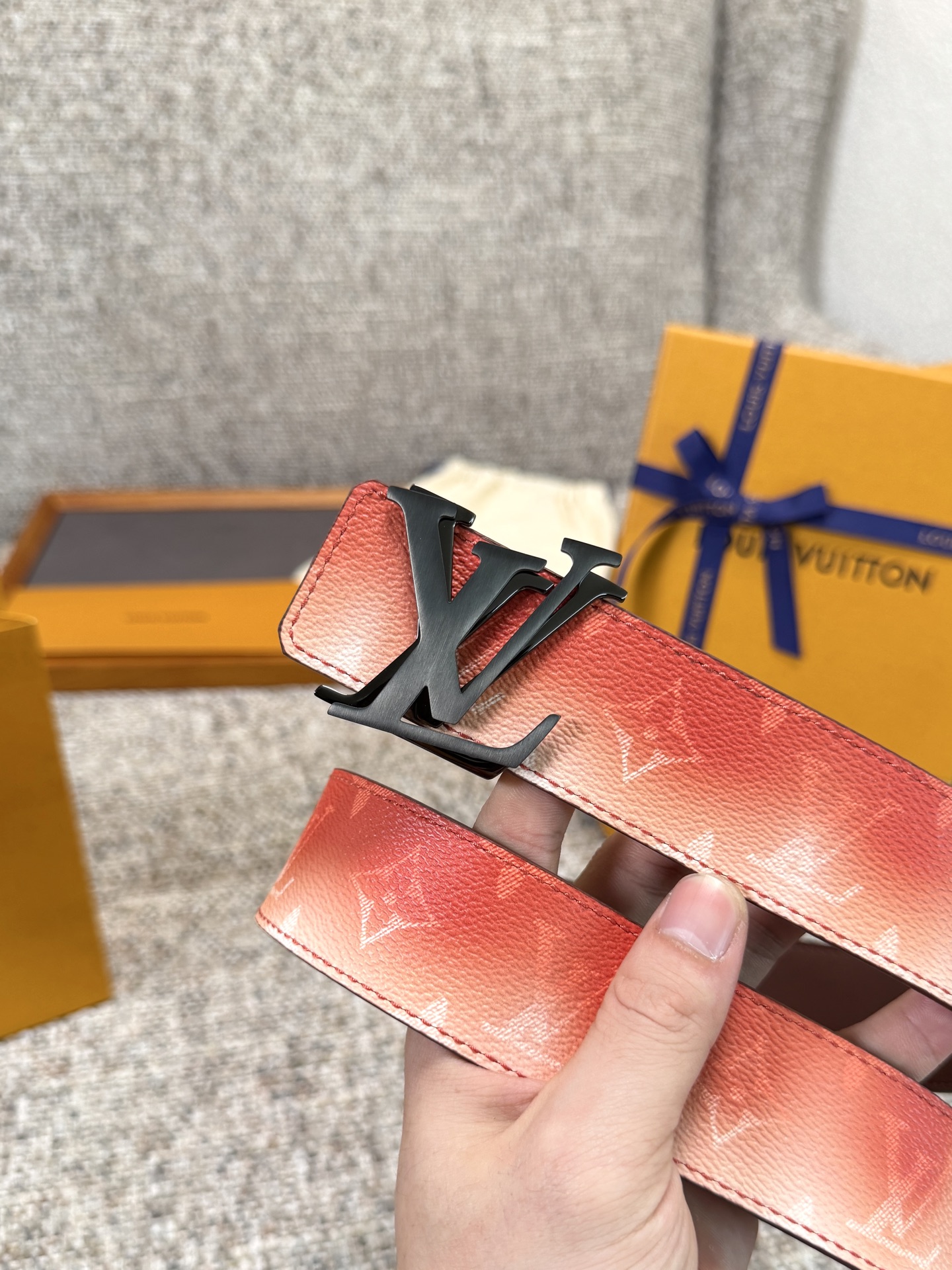 Louis Vuitton LV腰带 粉色老花皮底系列 原厂五金 精致手工绘边 柔软舒适 宽4.0