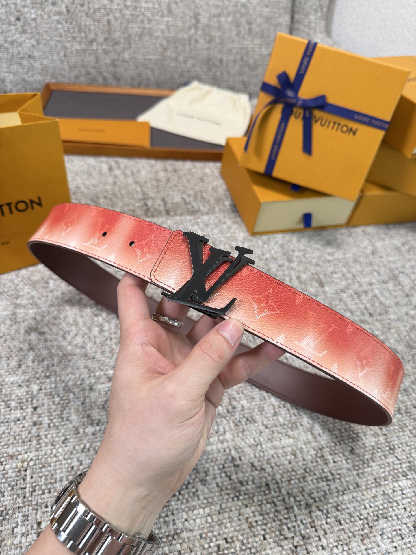 Louis Vuitton LV腰带 粉色老花皮底系列 原厂五金 精致手工绘边 柔软舒适 宽4.0