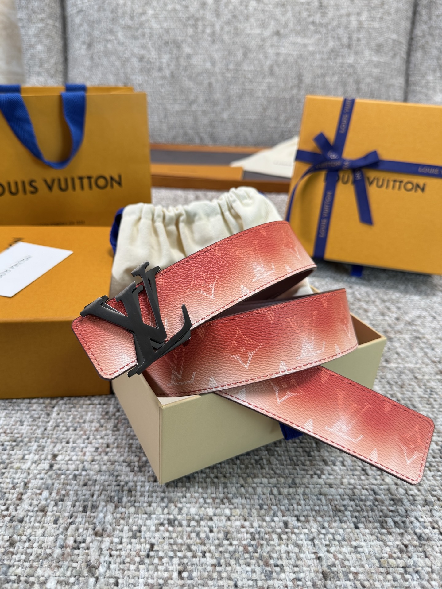 Louis Vuitton LV腰带 粉色老花皮底系列 原厂五金 精致手工绘边 柔软舒适 宽4.0