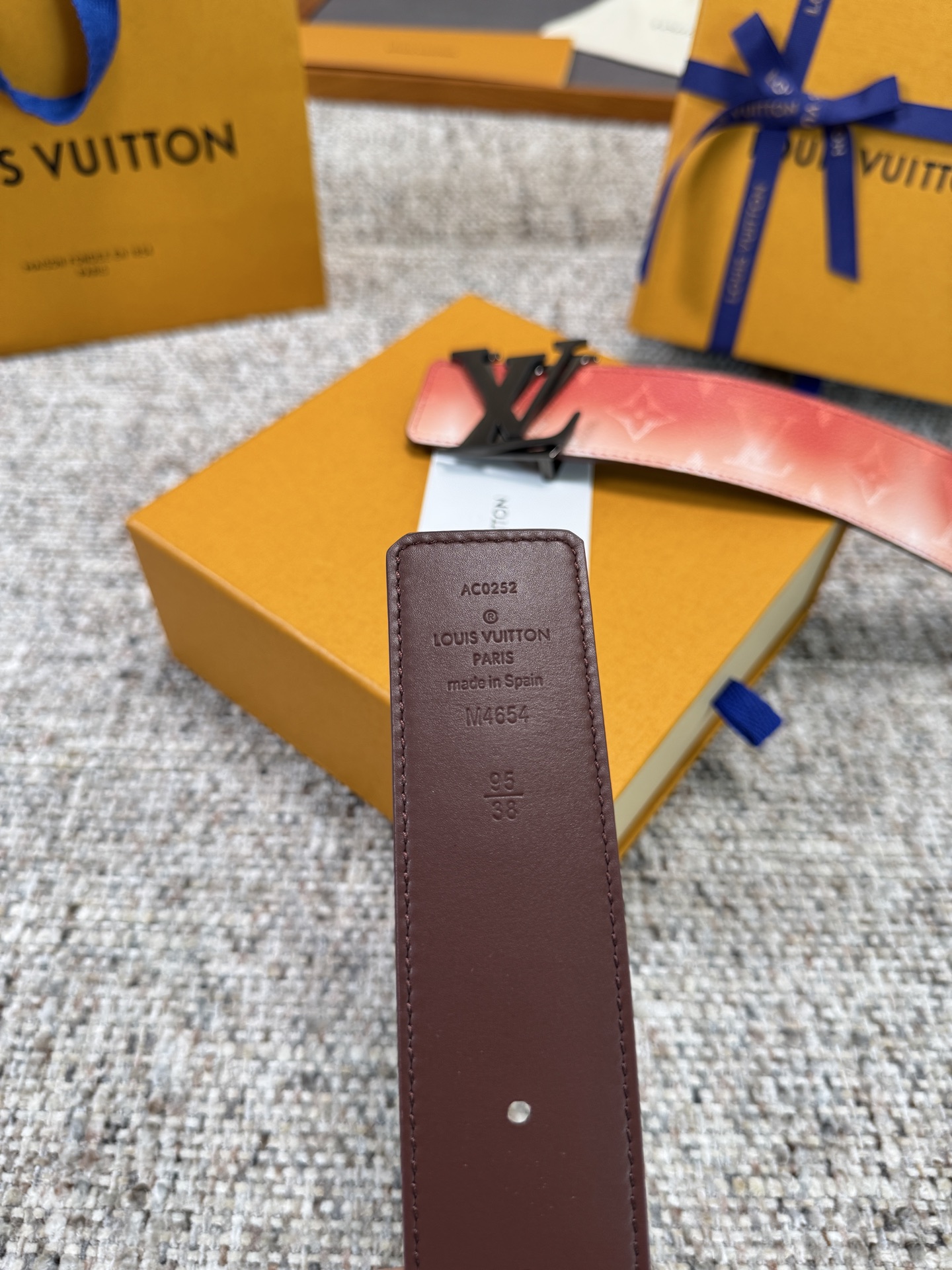 Louis Vuitton LV腰带 粉色老花皮底系列 原厂五金 精致手工绘边 柔软舒适 宽4.0