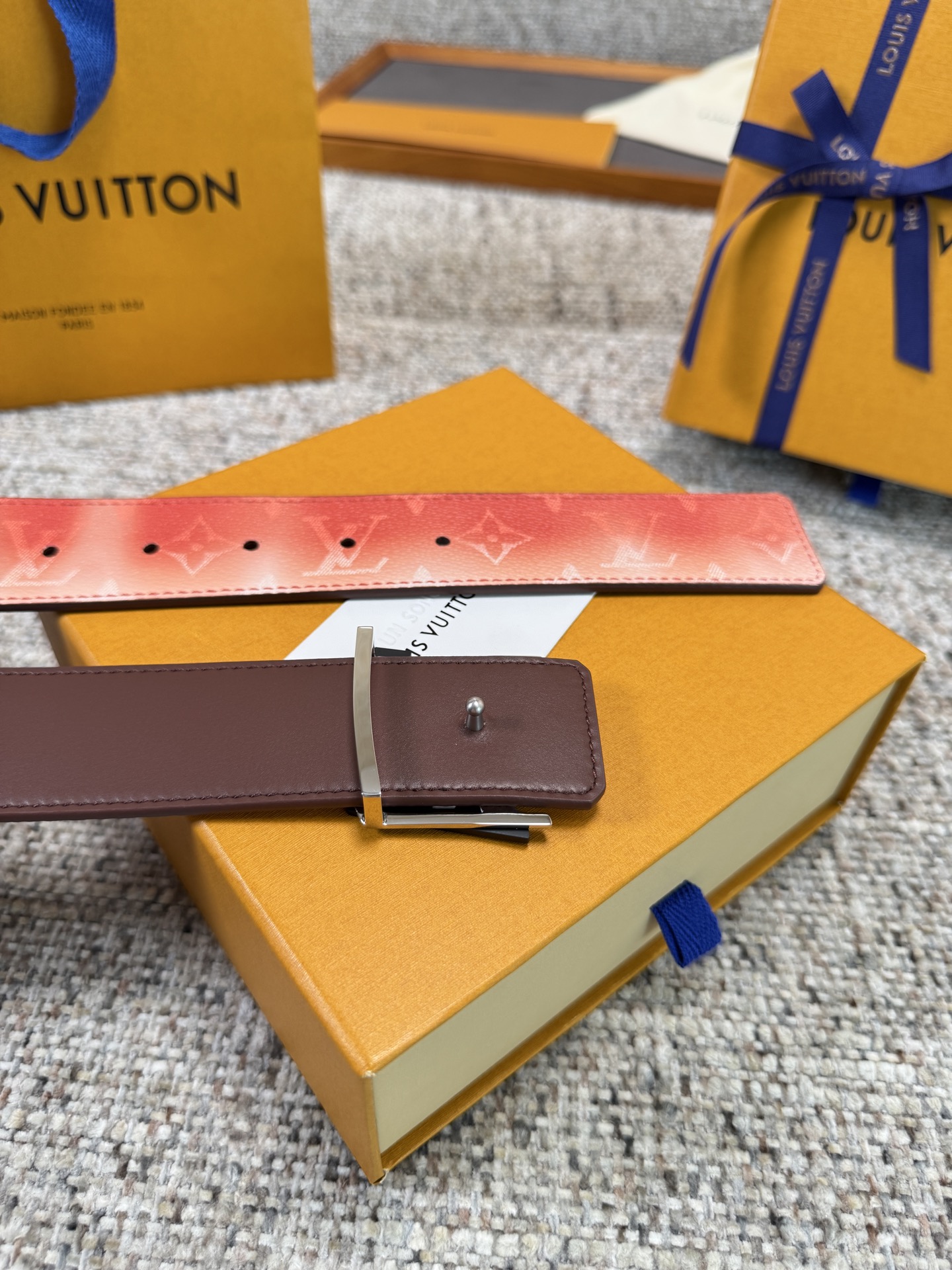 Louis Vuitton LV腰带 粉色老花皮底系列 原厂五金 精致手工绘边 柔软舒适 宽4.0