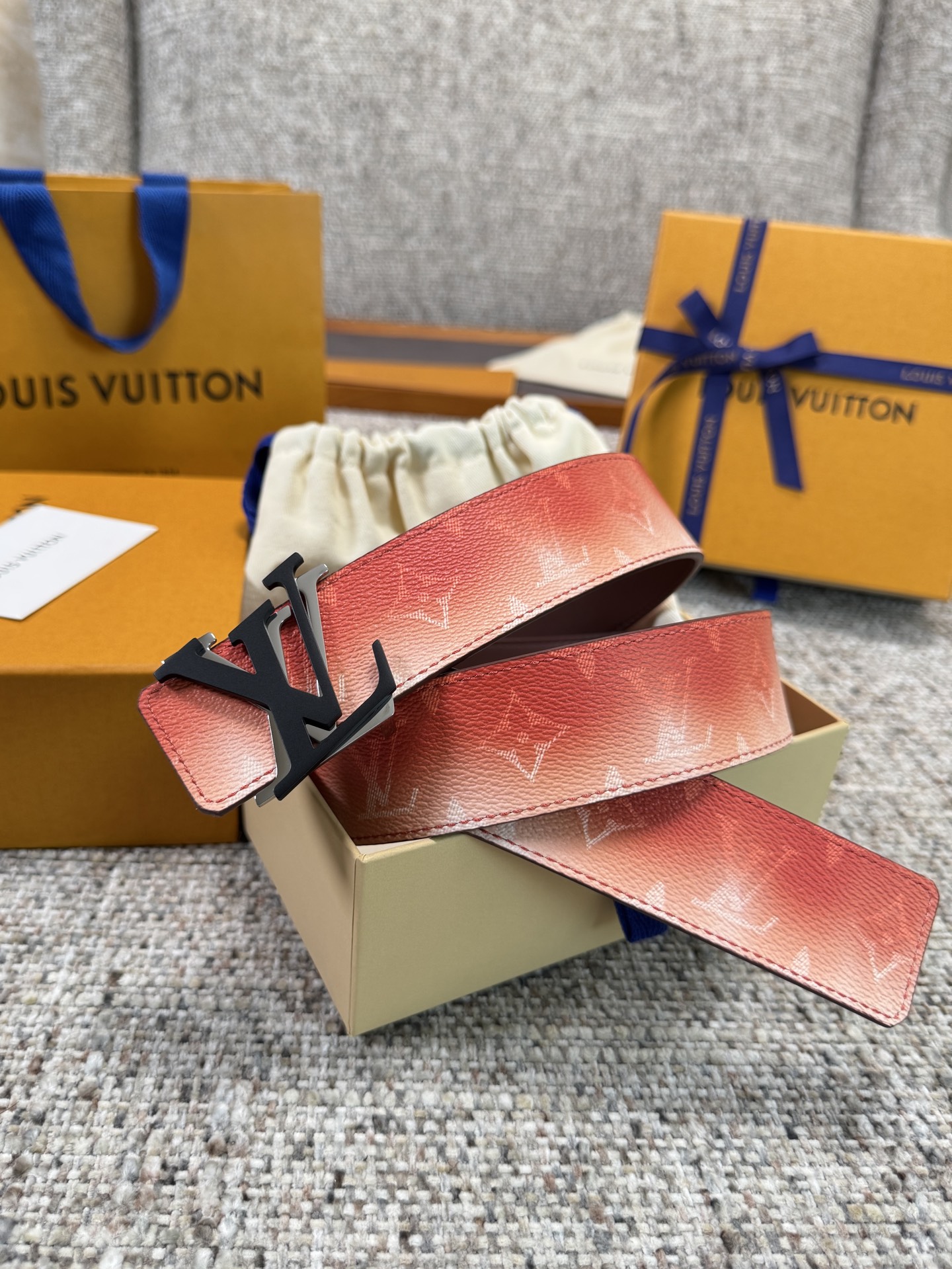 Louis Vuitton LV腰带 粉色老花皮底系列 原厂五金 精致手工绘边 柔软舒适 宽4.0