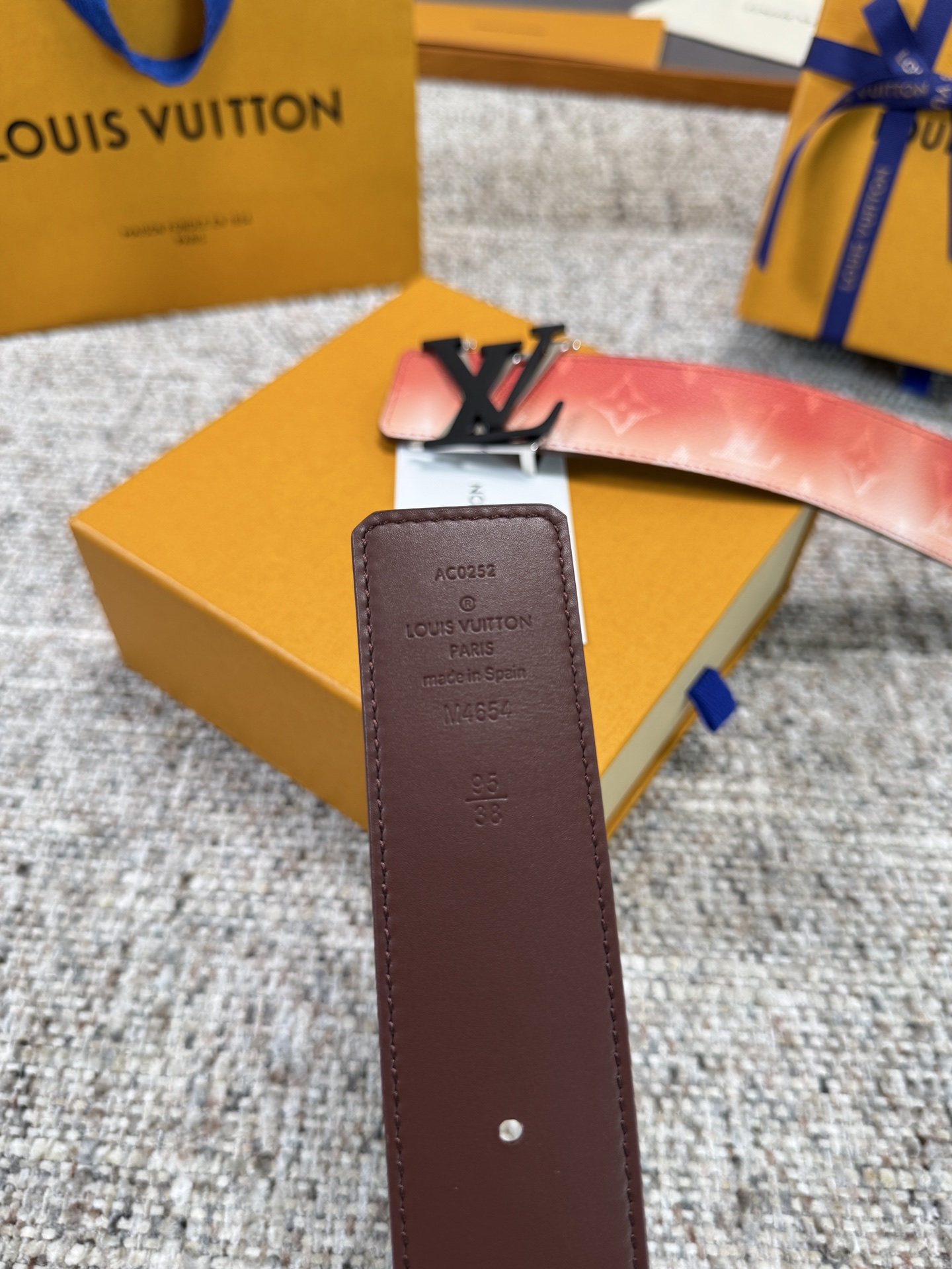 Louis Vuitton LV腰带 粉色老花皮底系列 原厂五金 精致手工绘边 柔软舒适 宽4.0