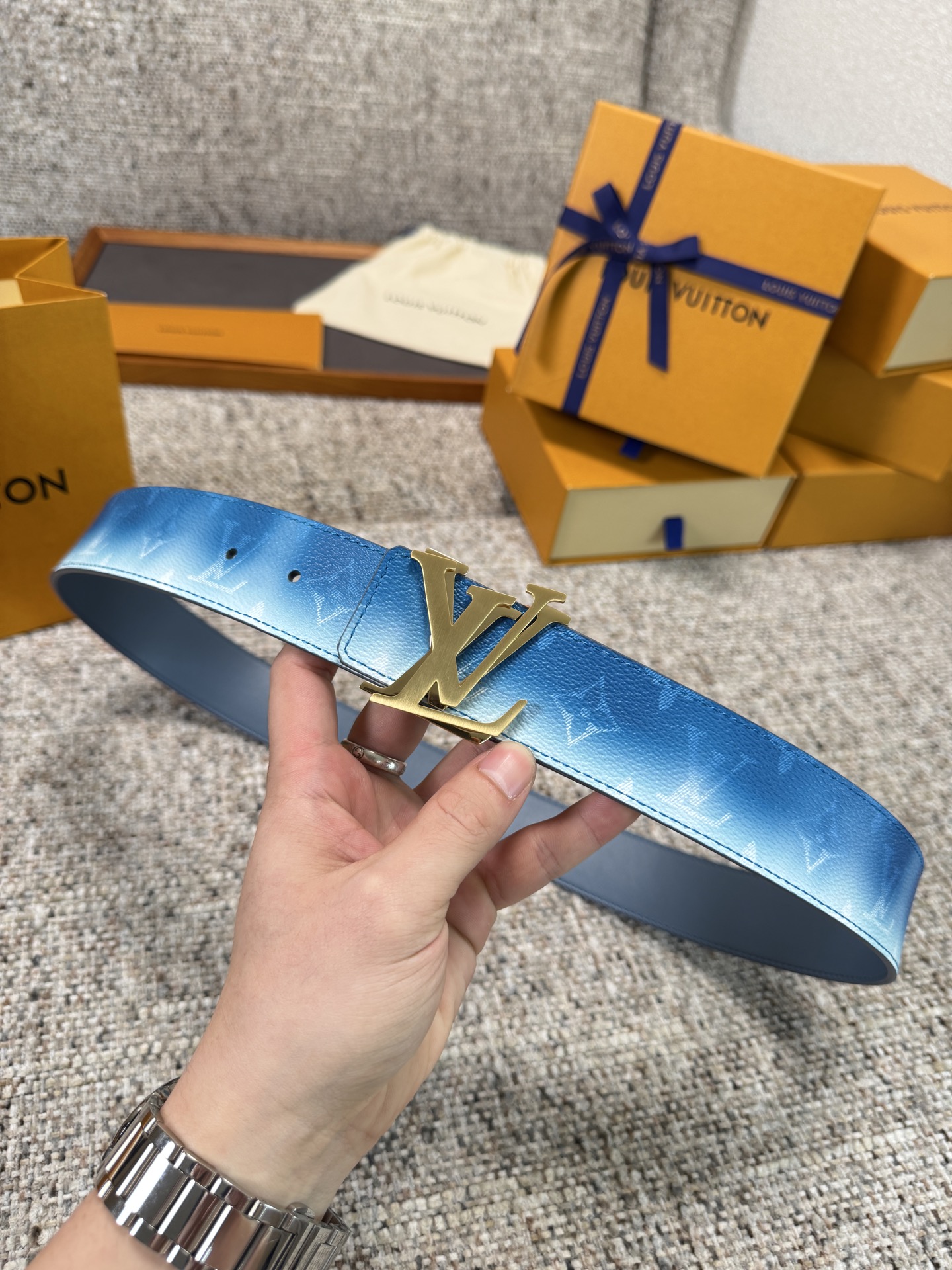 Louis Vuitton LV腰带 蓝色老花皮底系列 原厂五金 精致手工绘边 柔软舒适 宽4.0