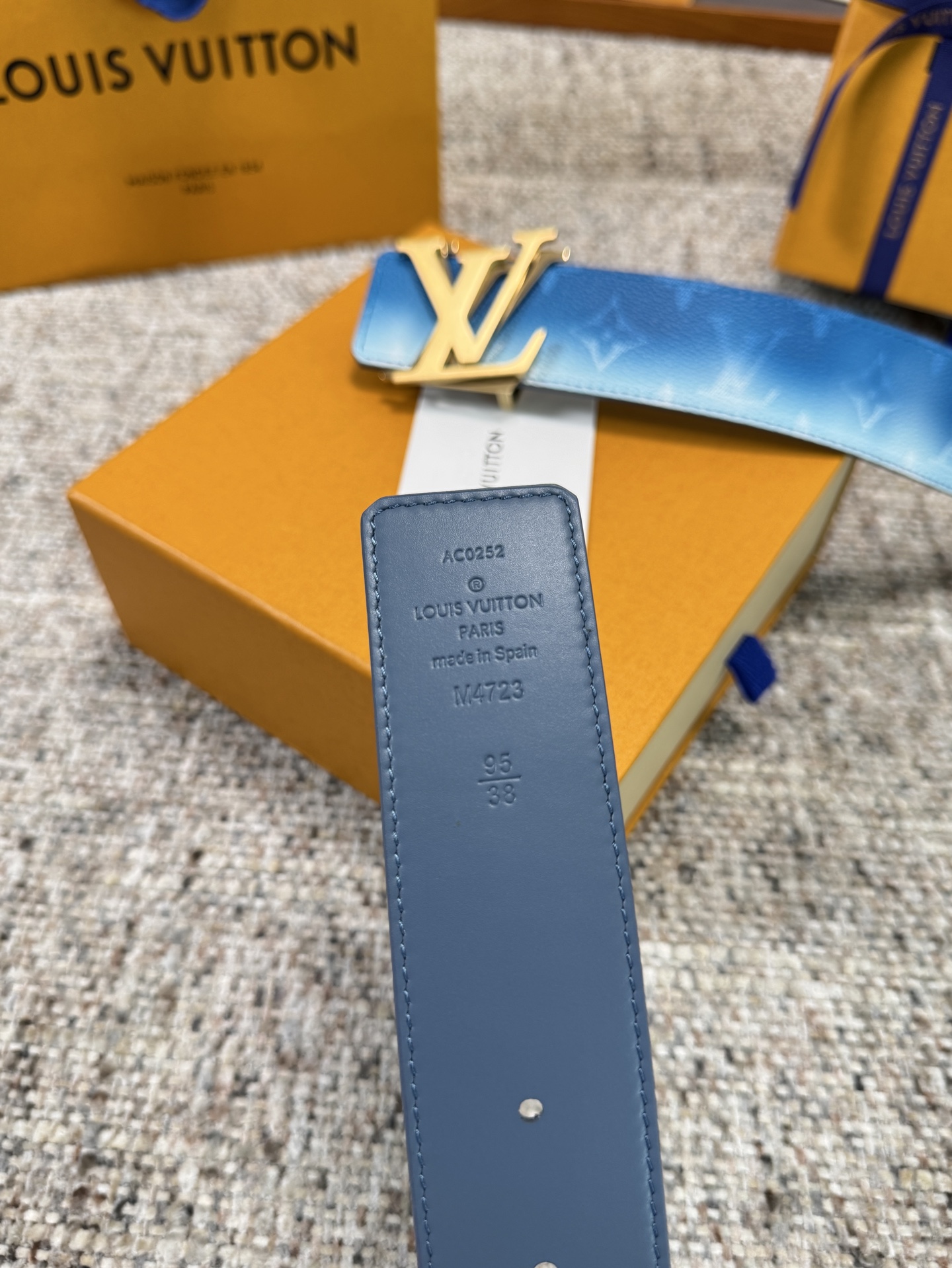Louis Vuitton LV腰带 蓝色老花皮底系列 原厂五金 精致手工绘边 柔软舒适 宽4.0