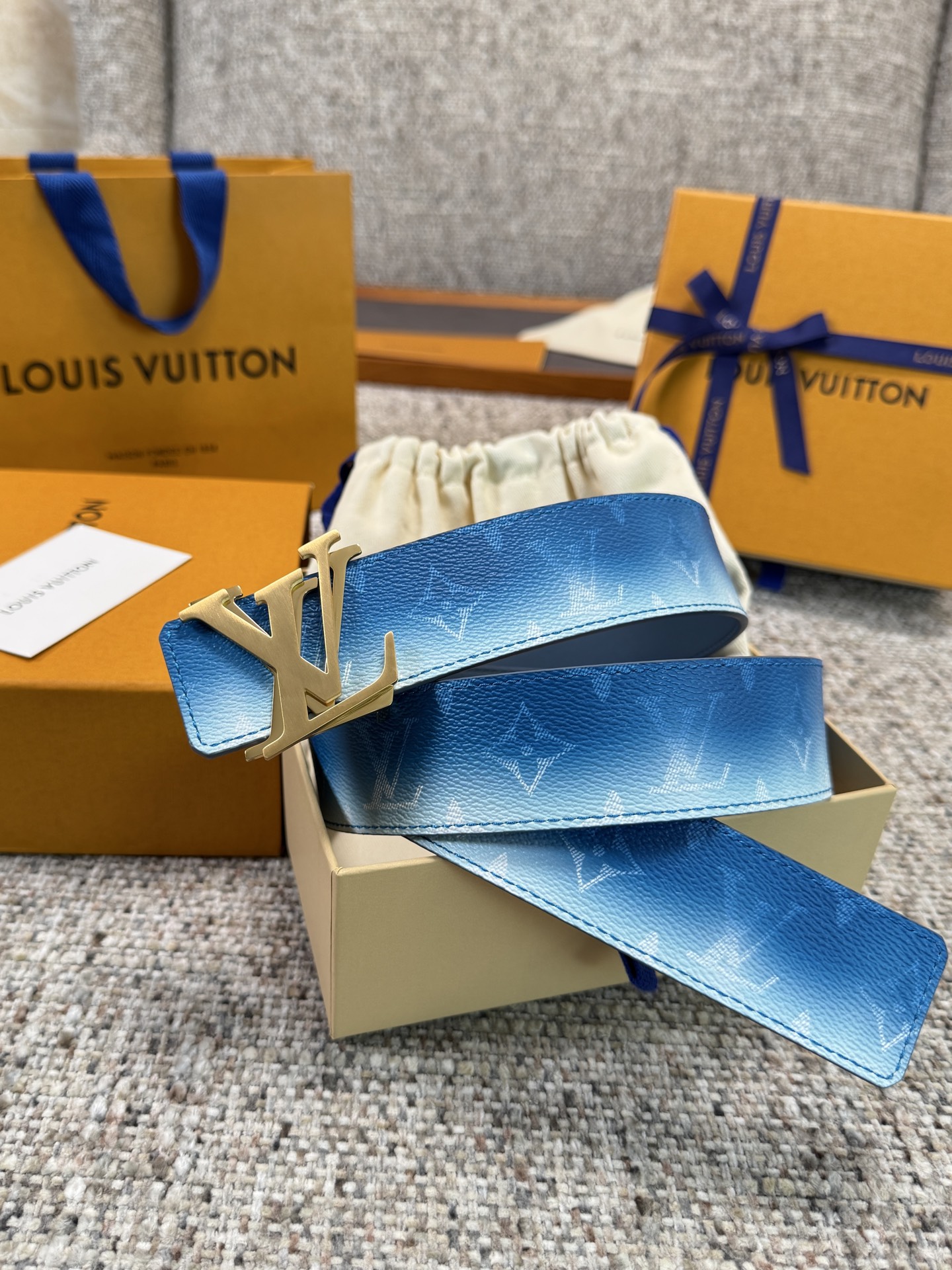 Louis Vuitton LV腰带 蓝色老花皮底系列 原厂五金 精致手工绘边 柔软舒适 宽4.0