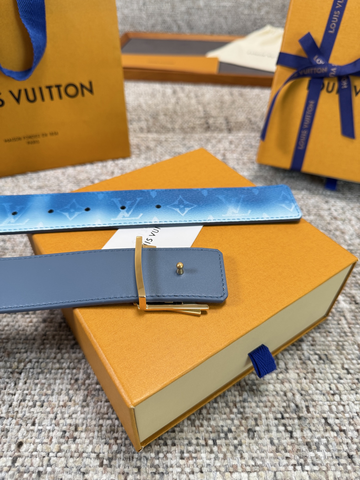Louis Vuitton LV腰带 蓝色老花皮底系列 原厂五金 精致手工绘边 柔软舒适 宽4.0