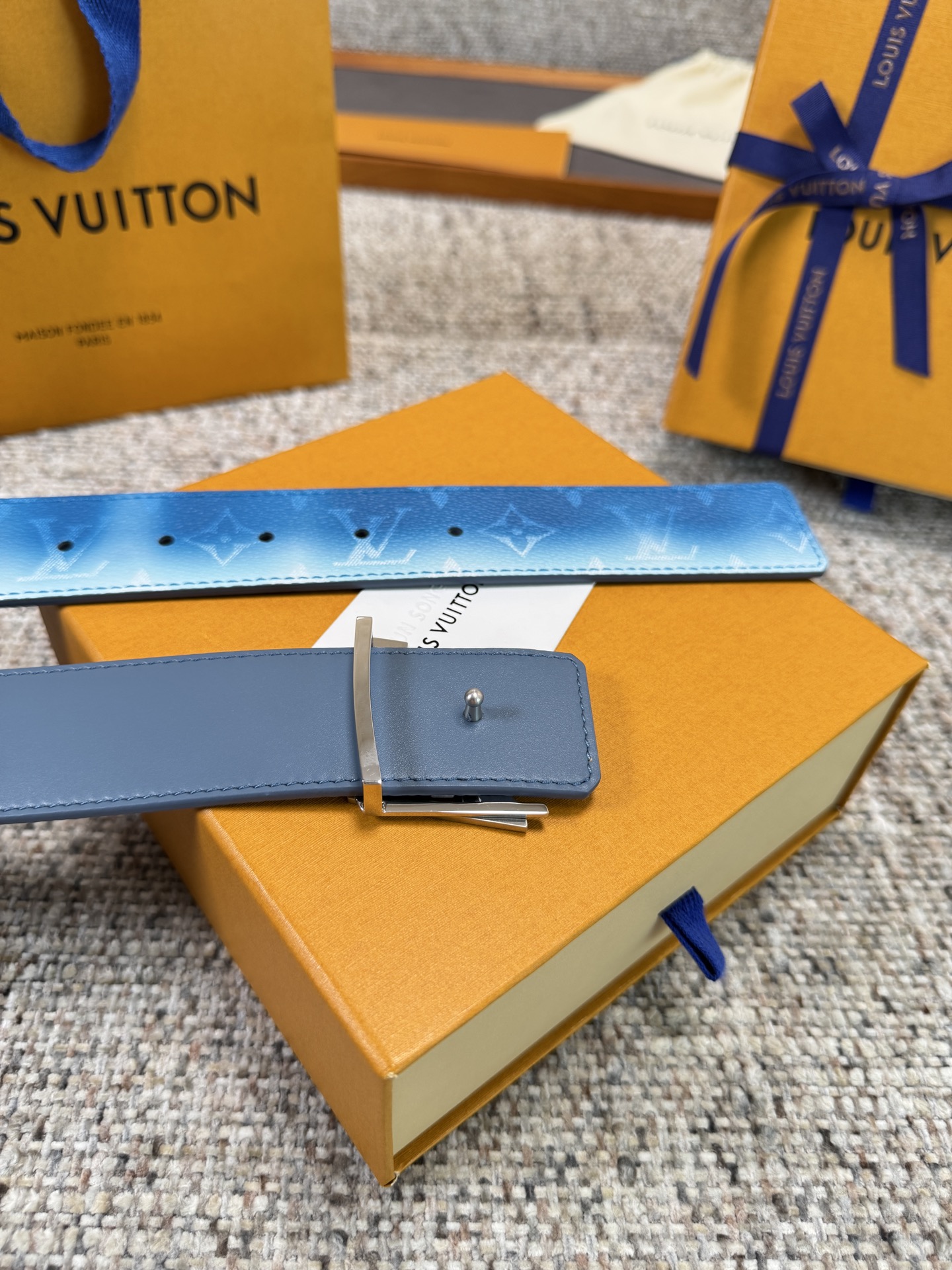 Louis Vuitton LV腰带 蓝色老花皮底系列 原厂五金 精致手工绘边 柔软舒适 宽4.0
