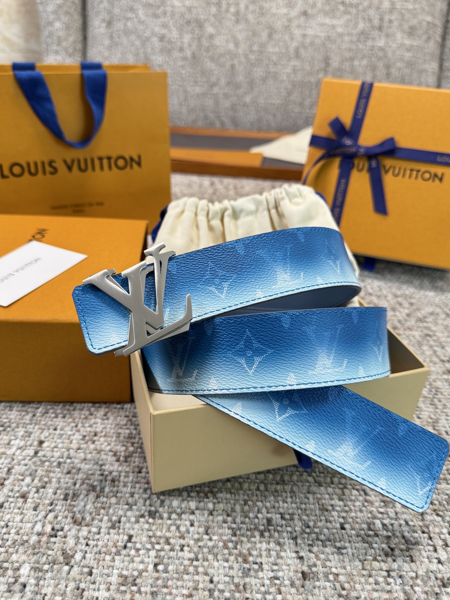 Louis Vuitton LV腰带 蓝色老花皮底系列 原厂五金 精致手工绘边 柔软舒适 宽4.0