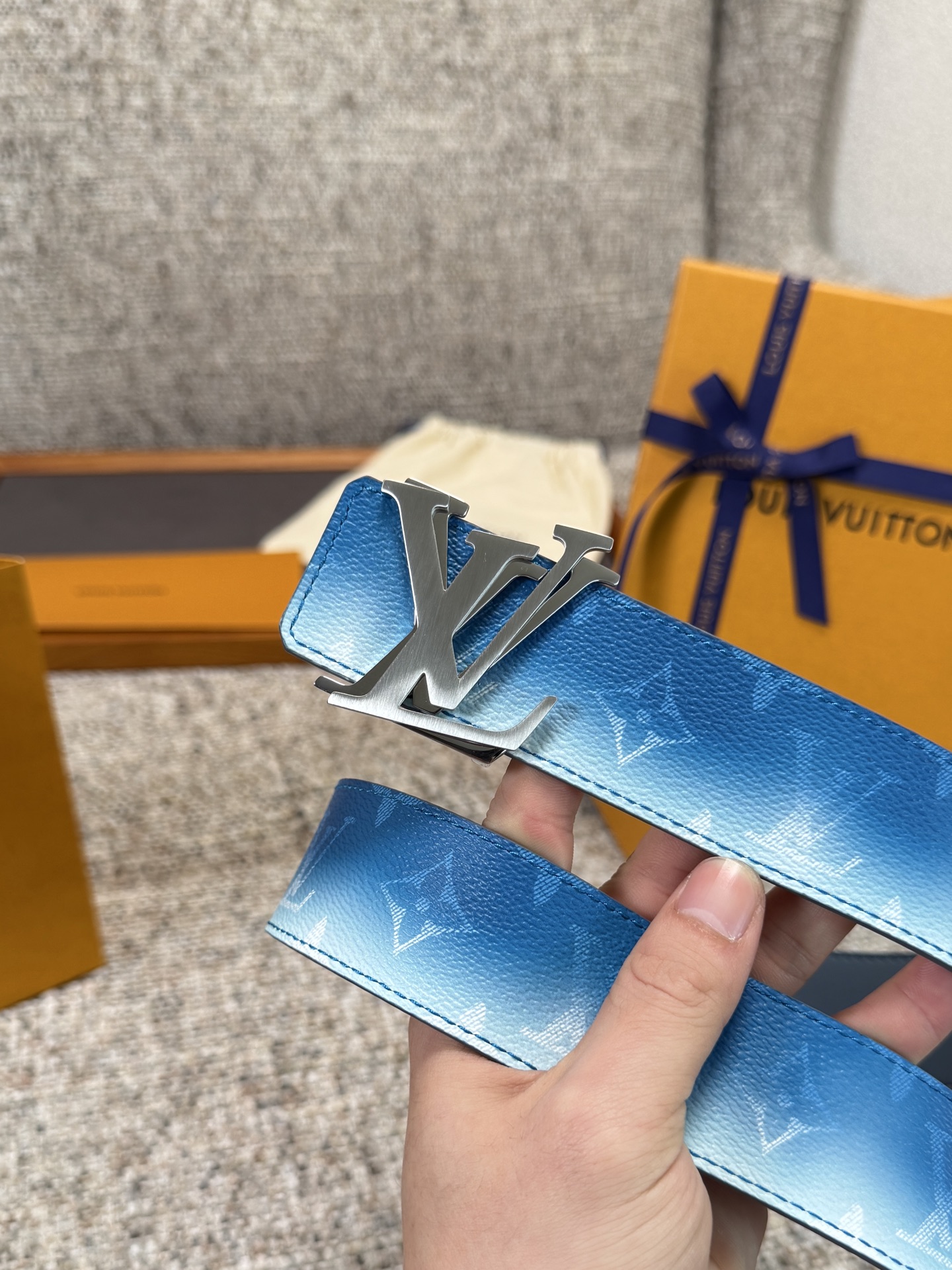 Louis Vuitton LV腰带 蓝色老花皮底系列 原厂五金 精致手工绘边 柔软舒适 宽4.0