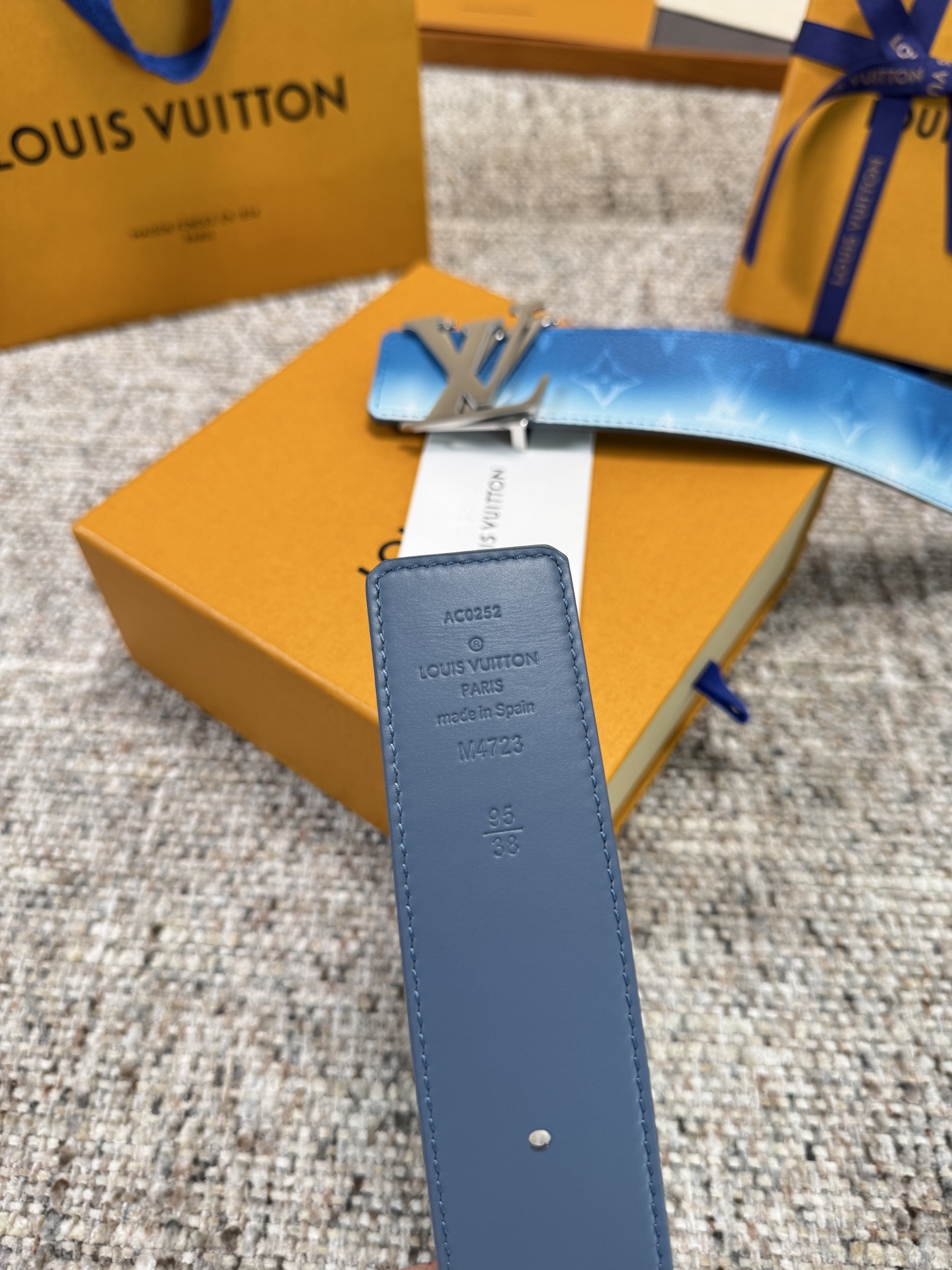 Louis Vuitton LV腰带 蓝色老花皮底系列 原厂五金 精致手工绘边 柔软舒适 宽4.0