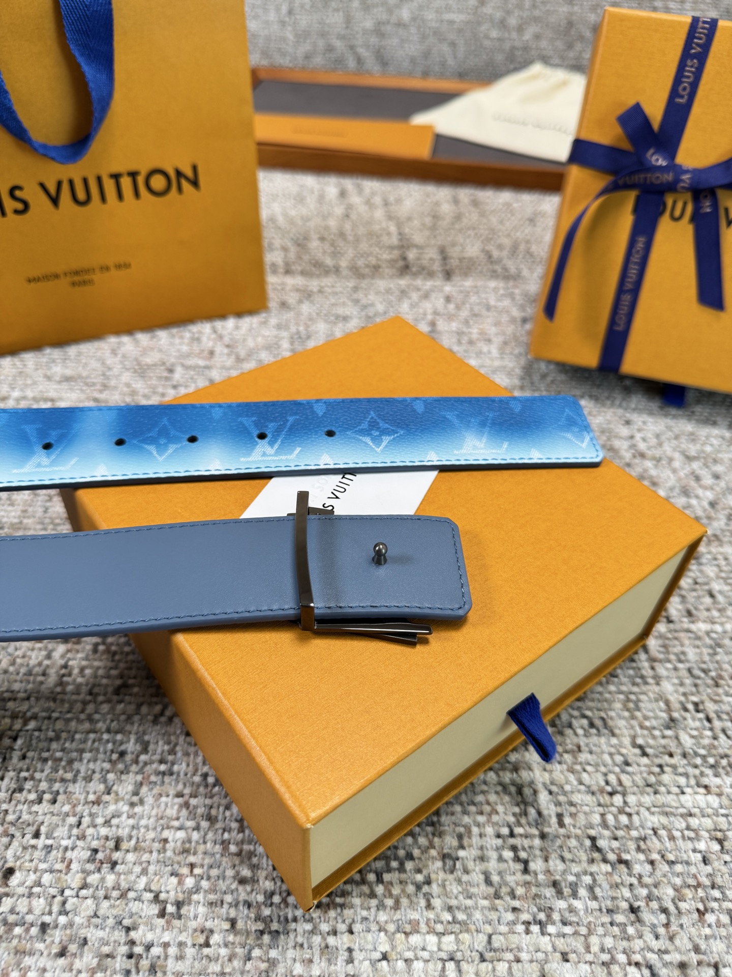 Louis Vuitton LV腰带 蓝色老花皮底系列 原厂五金 精致手工绘边 柔软舒适 宽4.0