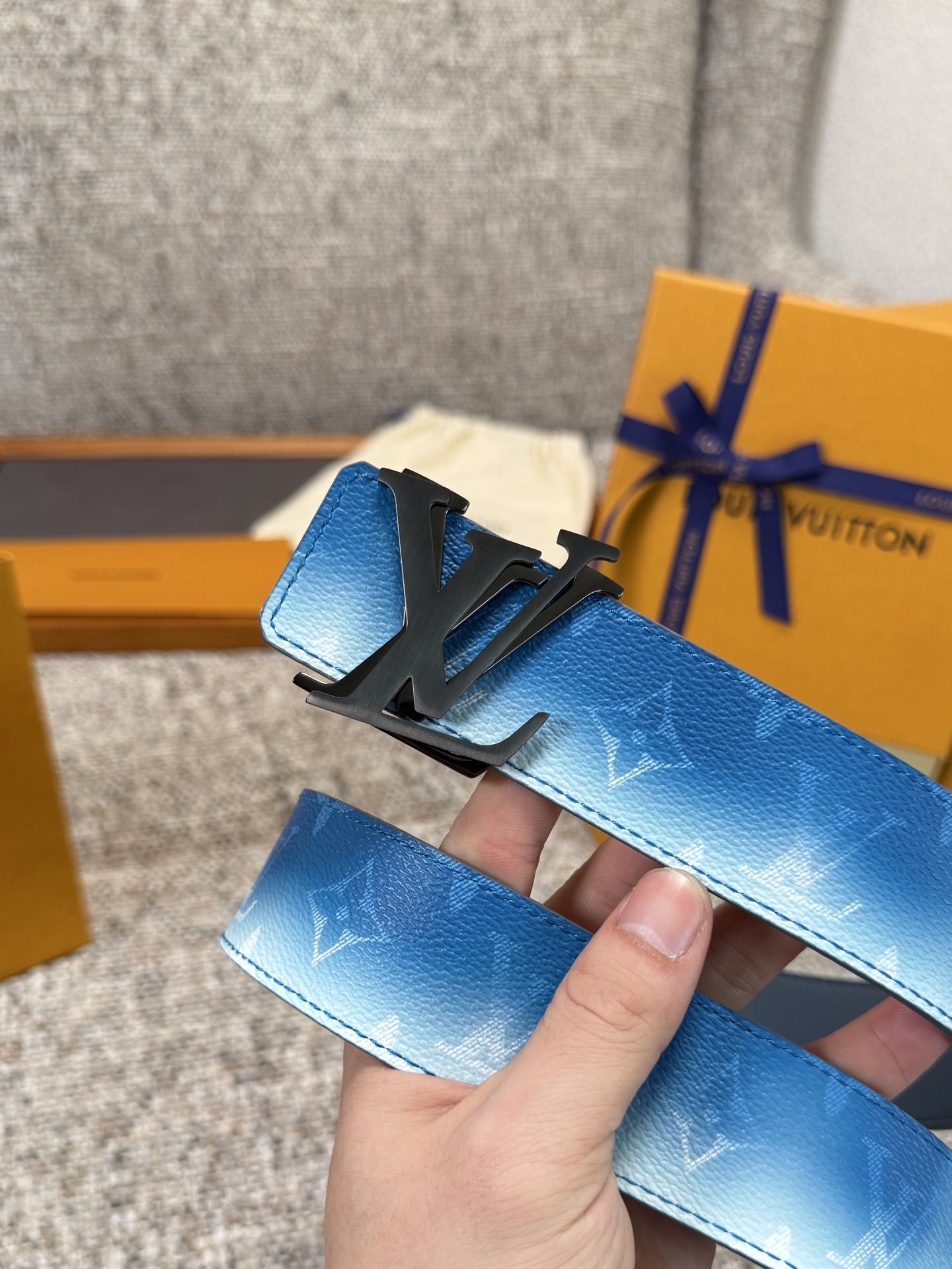 Louis Vuitton LV腰带 蓝色老花皮底系列 原厂五金 精致手工绘边 柔软舒适 宽4.0