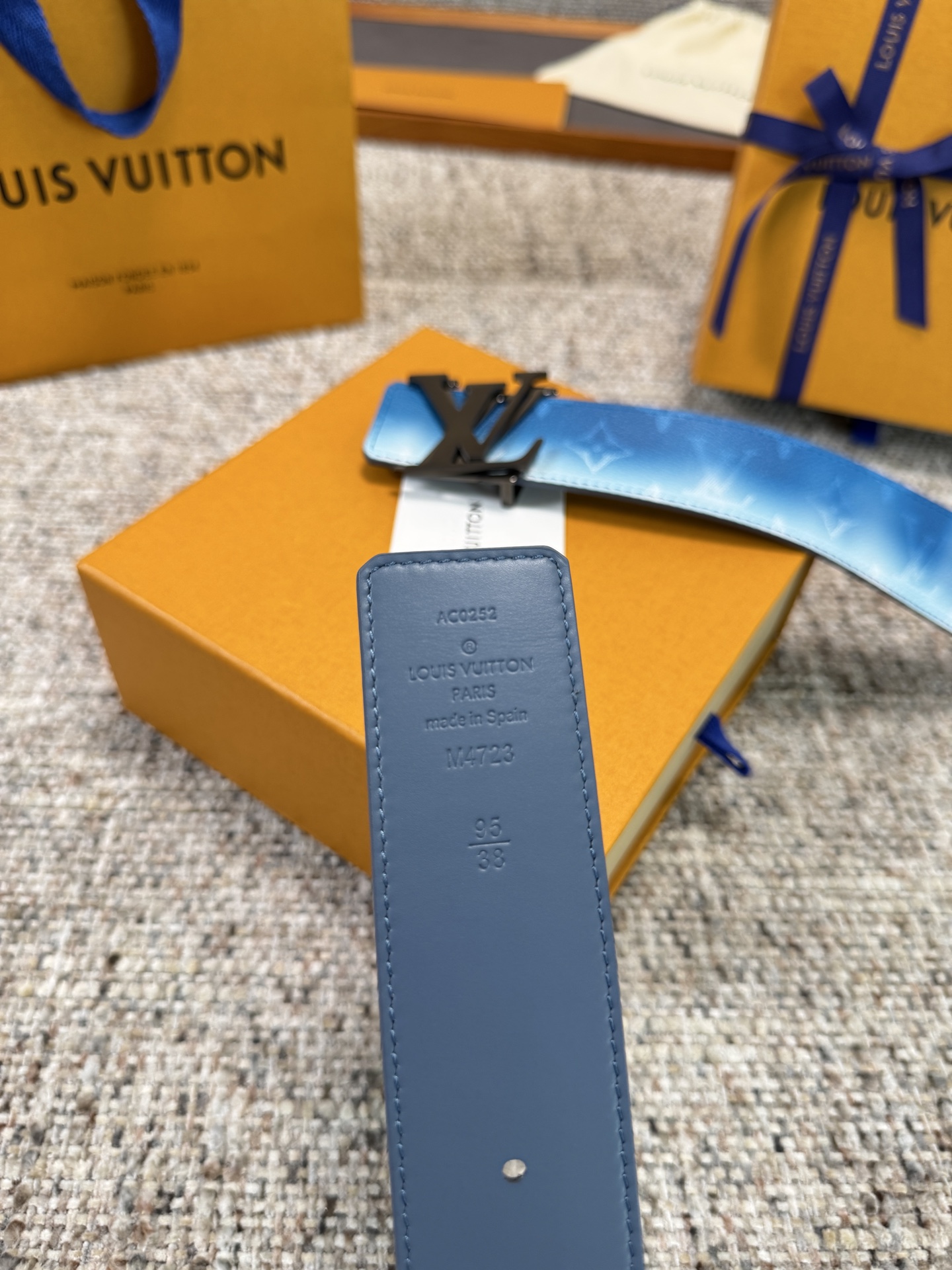 Louis Vuitton LV腰带 蓝色老花皮底系列 原厂五金 精致手工绘边 柔软舒适 宽4.0