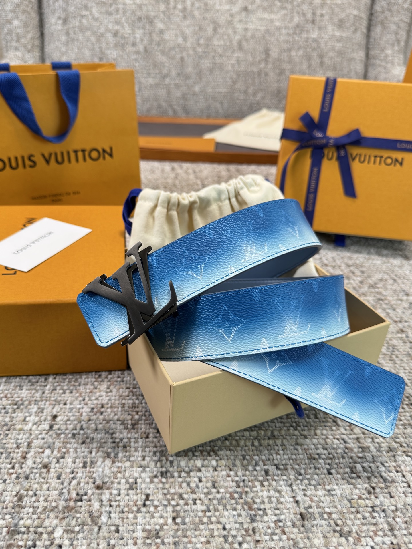 Louis Vuitton LV腰带 蓝色老花皮底系列 原厂五金 精致手工绘边 柔软舒适 宽4.0
