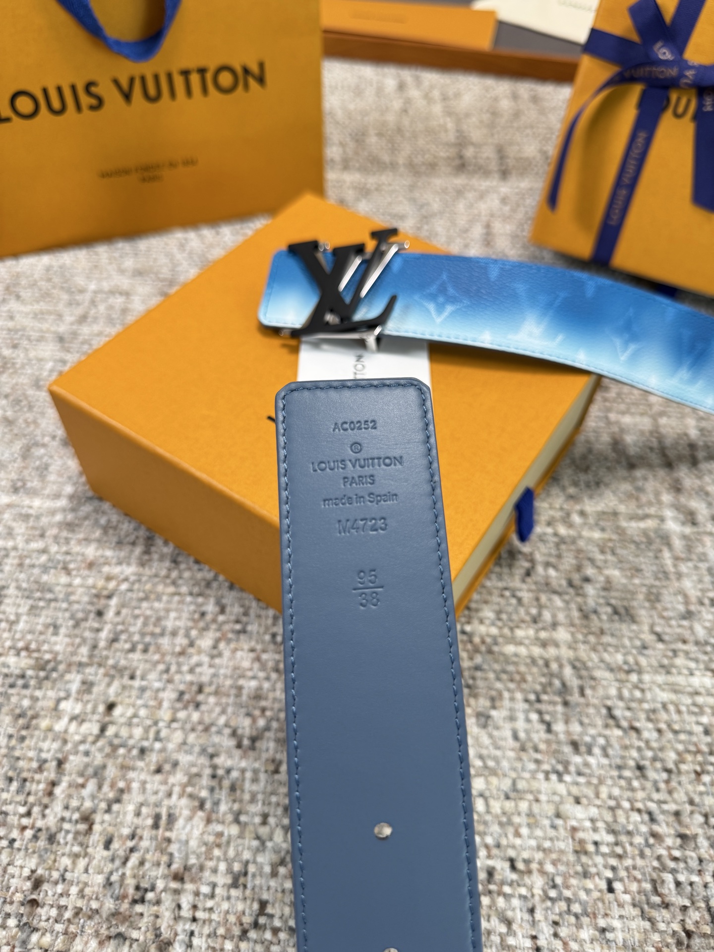 Louis Vuitton LV腰带 蓝色老花皮底系列 原厂五金 精致手工绘边 柔软舒适 宽4.0
