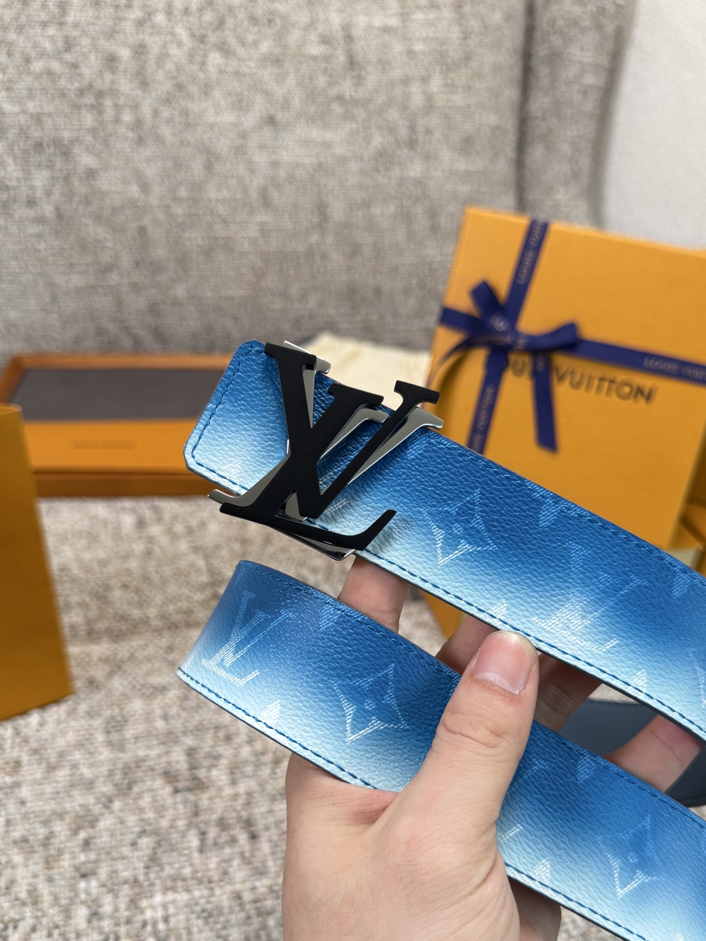 Louis Vuitton LV腰带 蓝色老花皮底系列 原厂五金 精致手工绘边 柔软舒适 宽4.0
