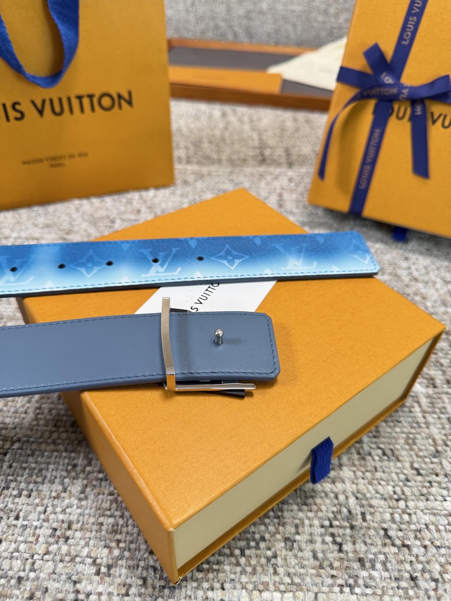 Louis Vuitton LV腰带 蓝色老花皮底系列 原厂五金 精致手工绘边 柔软舒适 宽4.0